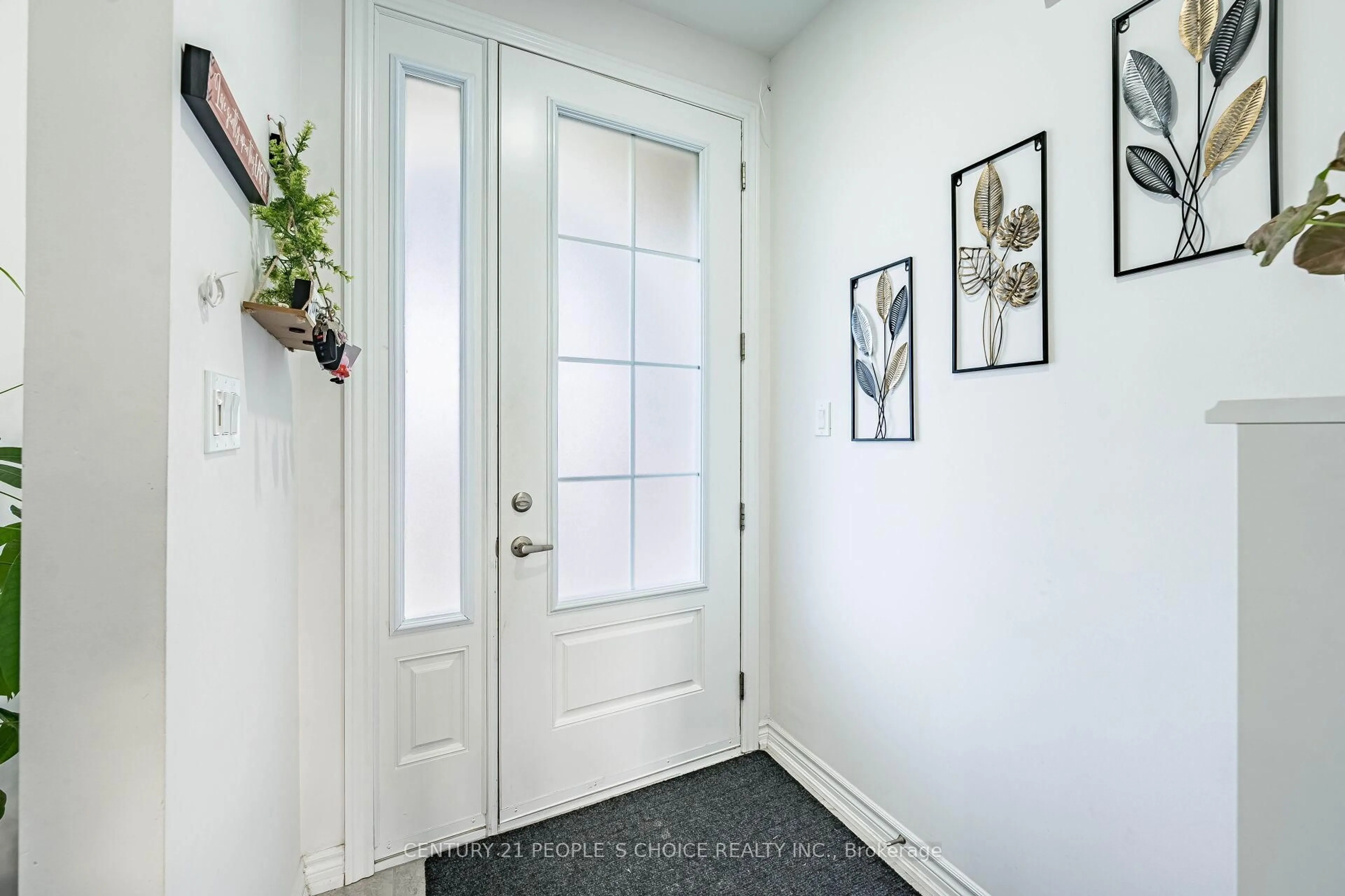 Indoor entryway for 257 Duncan St, Clearview Ontario L0M 1S0