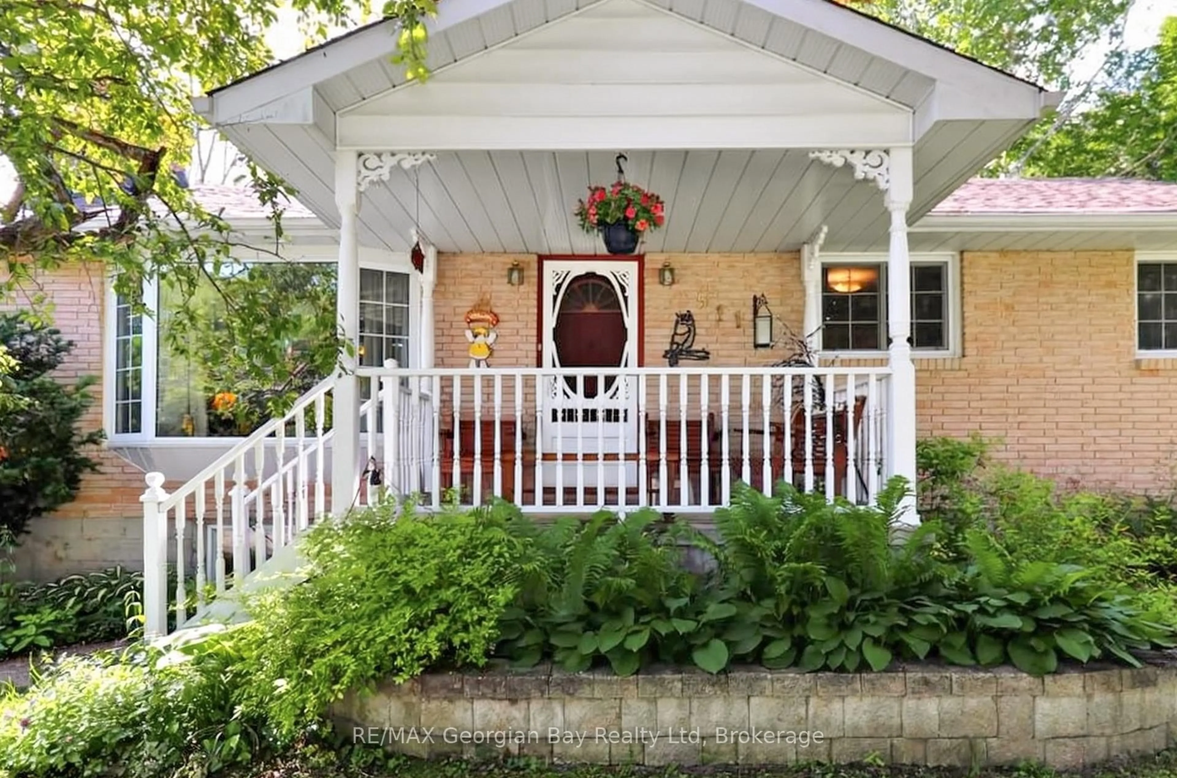Patio, street for 511 Camilla St, Tay Ontario L0K 1R0