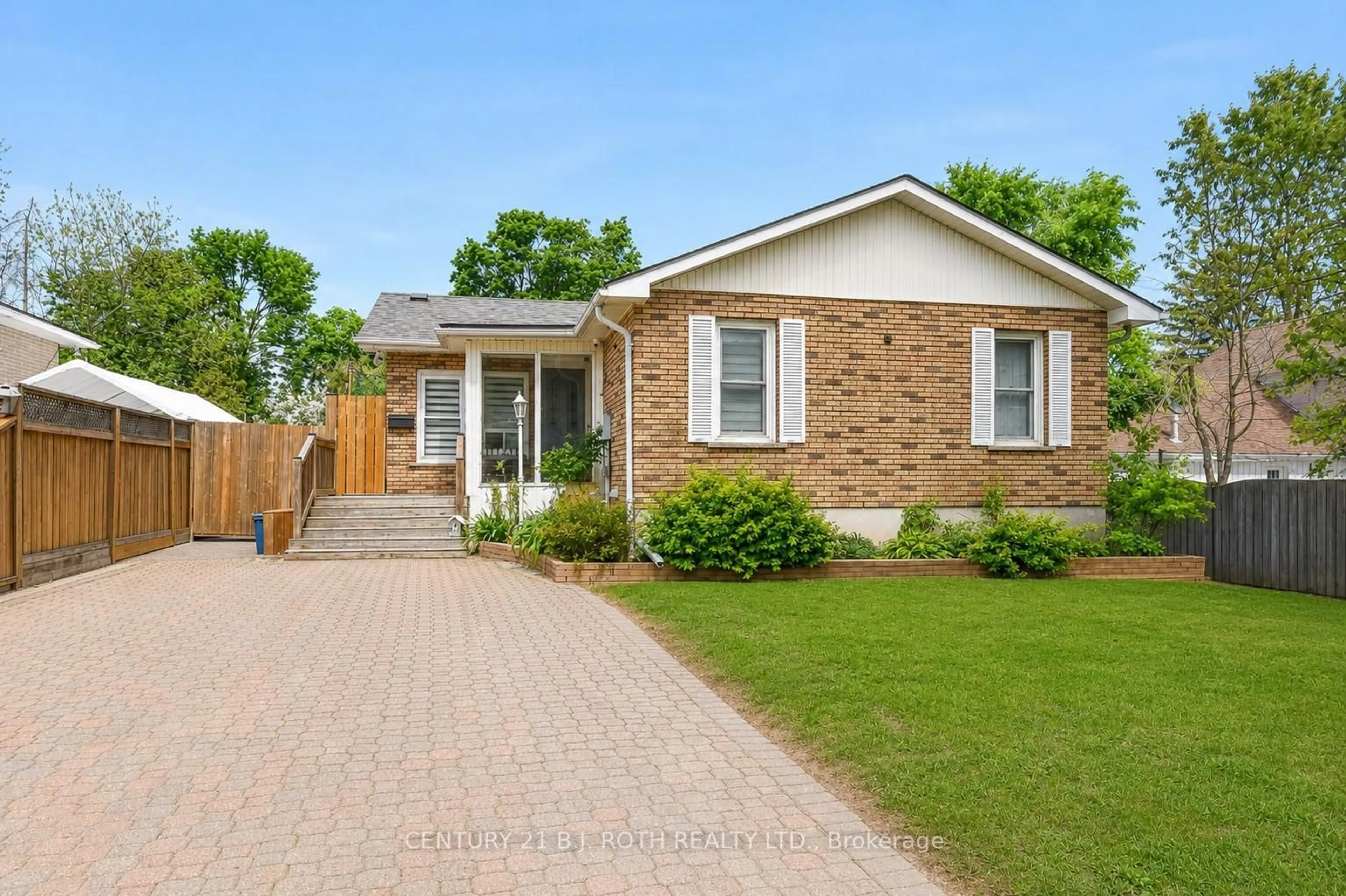 Home with brick exterior material, street for 7 WESLEY St, Barrie Ontario L4N 2A4