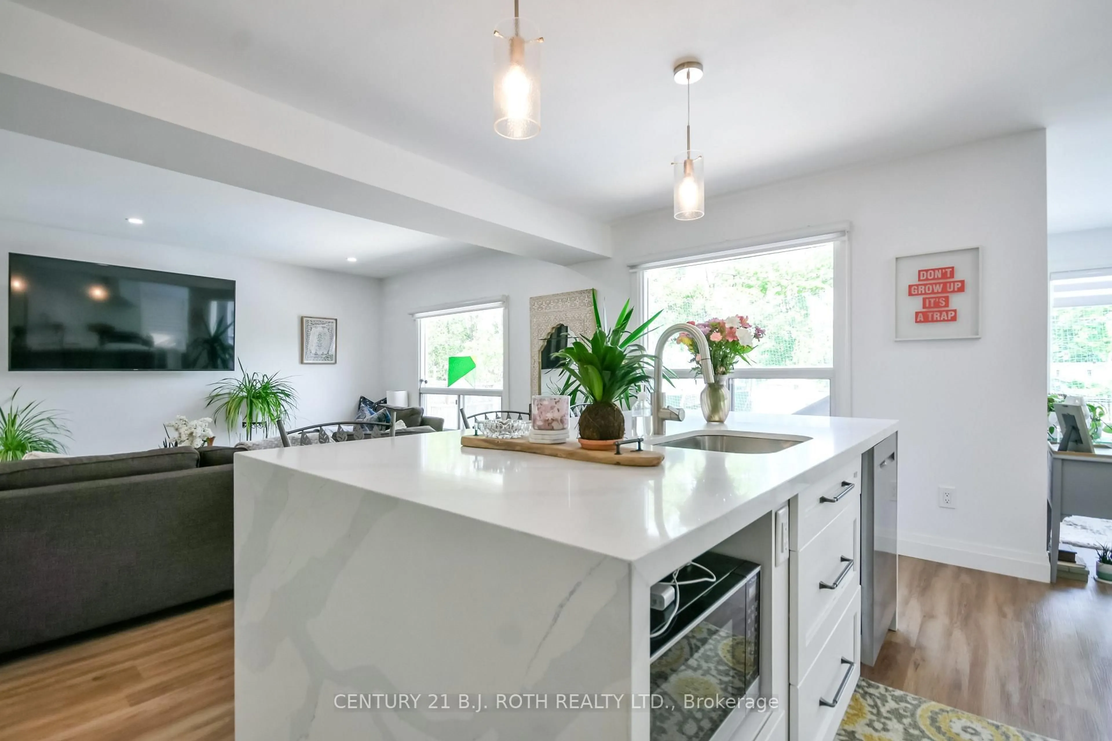 Open concept kitchen, unknown for 7 WESLEY St, Barrie Ontario L4N 2A4
