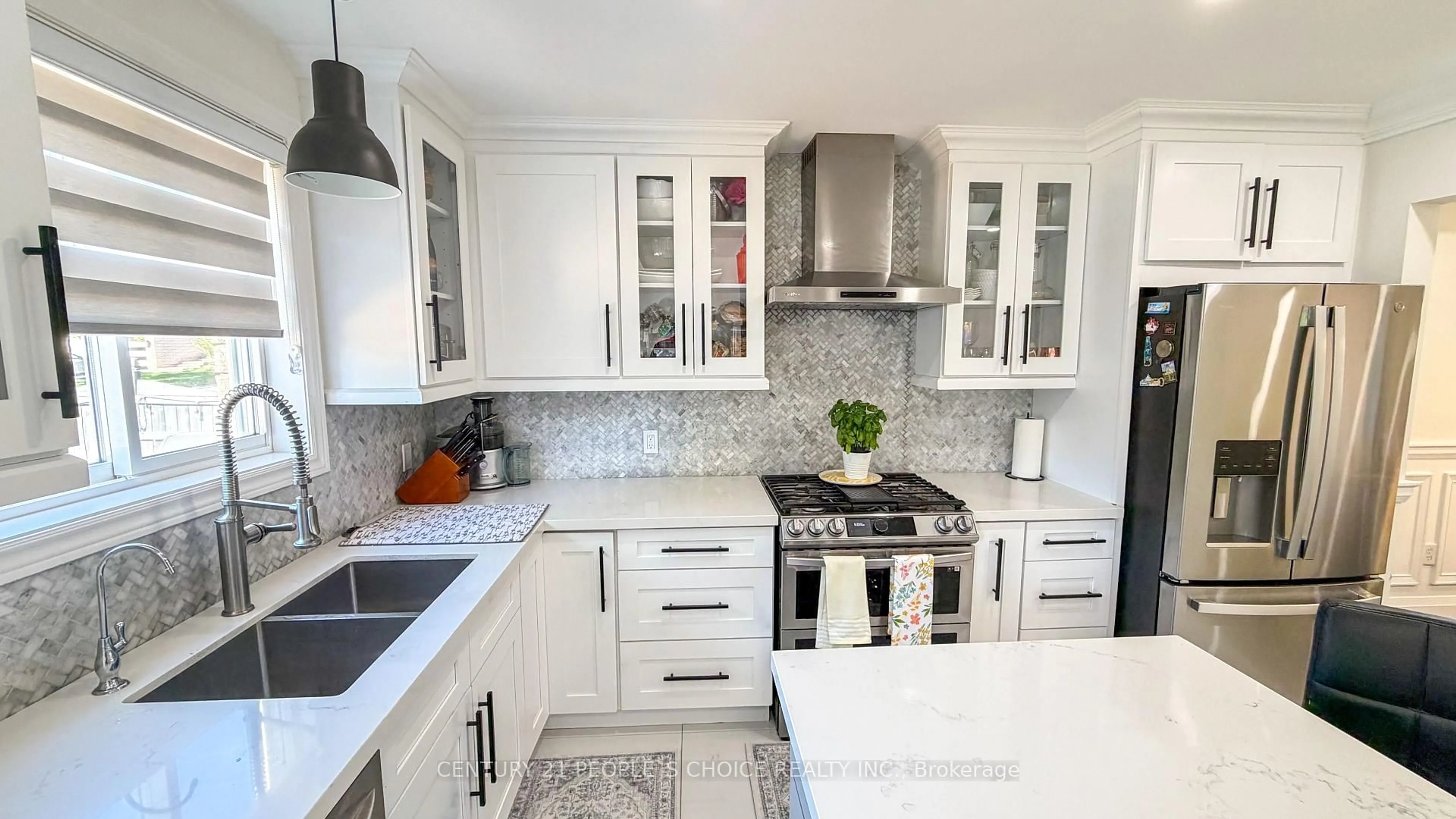Contemporary kitchen, ceramic/tile floor for 2 Irene Dr, Barrie Ontario L4N 0Y7