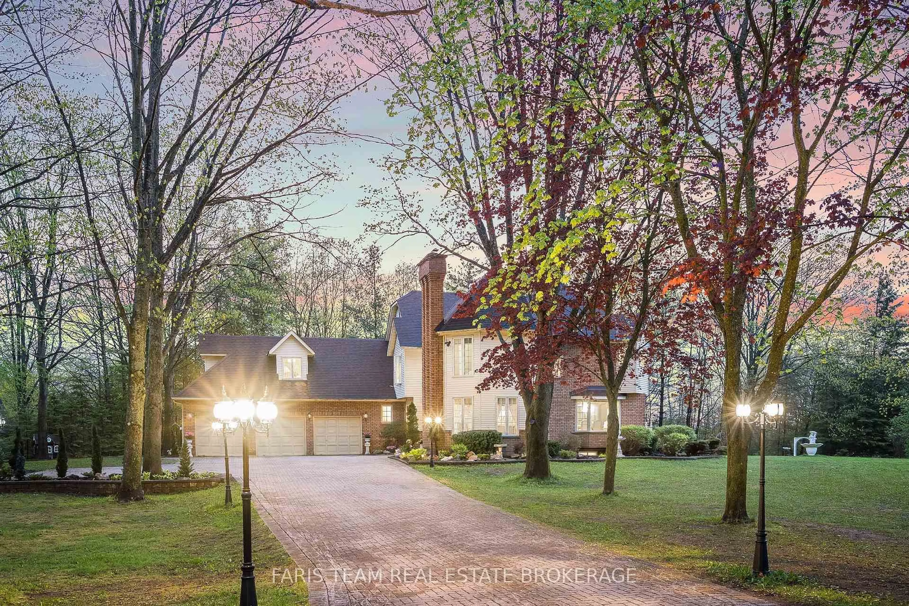 A pic from outside/outdoor area/front of a property/back of a property/a pic from drone, street for 4 Mills Circ, Springwater Ontario L9X 0J7