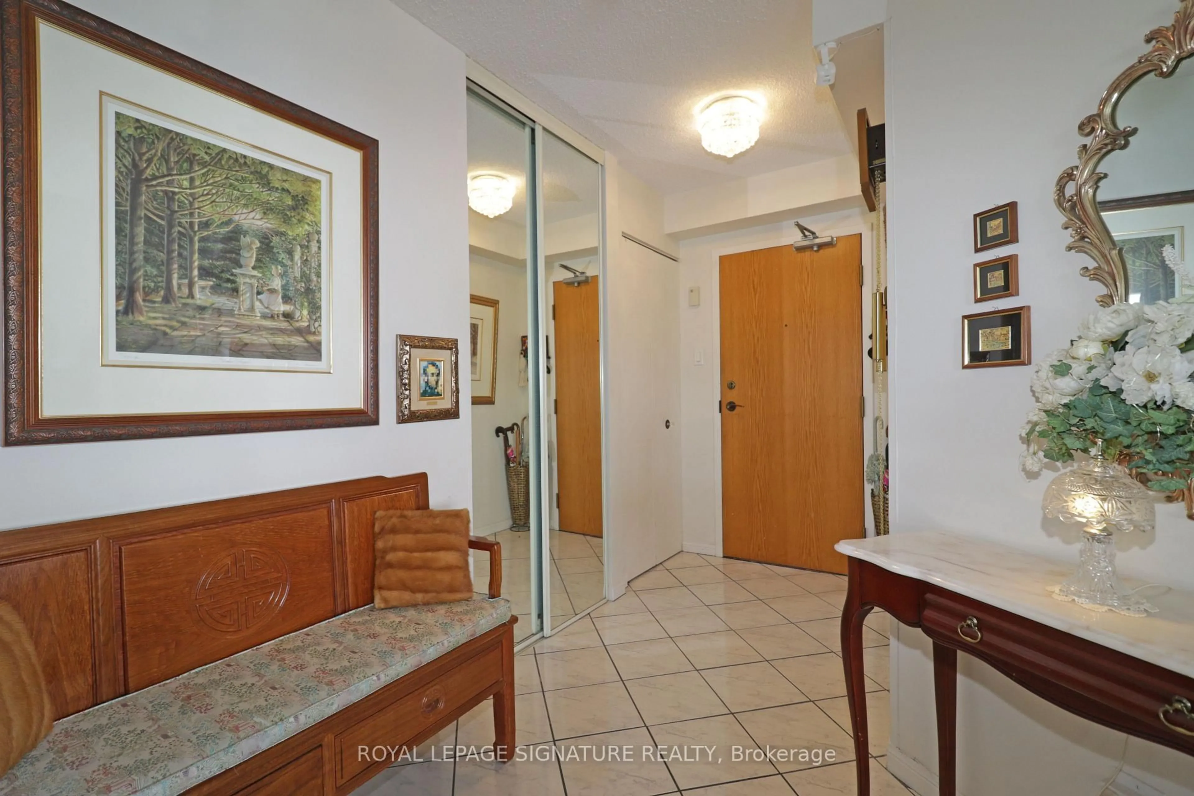 Indoor foyer for 65 Ellen St #1004, Barrie Ontario L4N 3A5