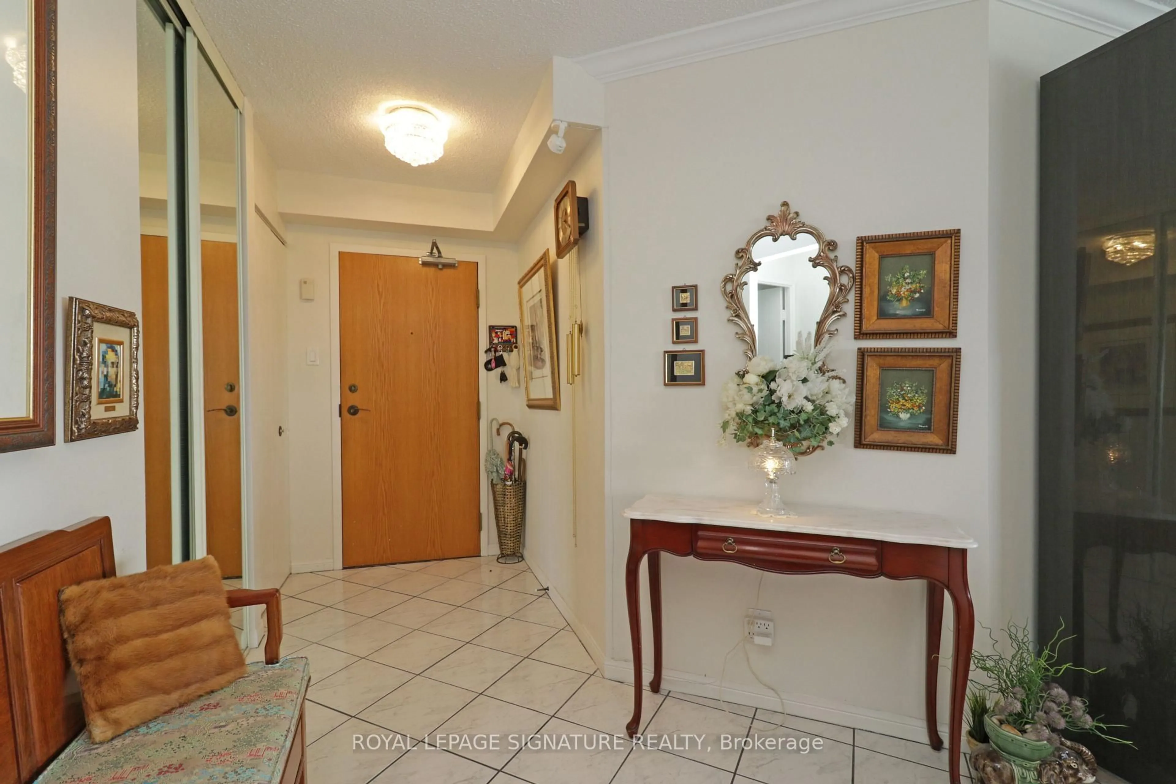 Indoor foyer for 65 Ellen St #1004, Barrie Ontario L4N 3A5