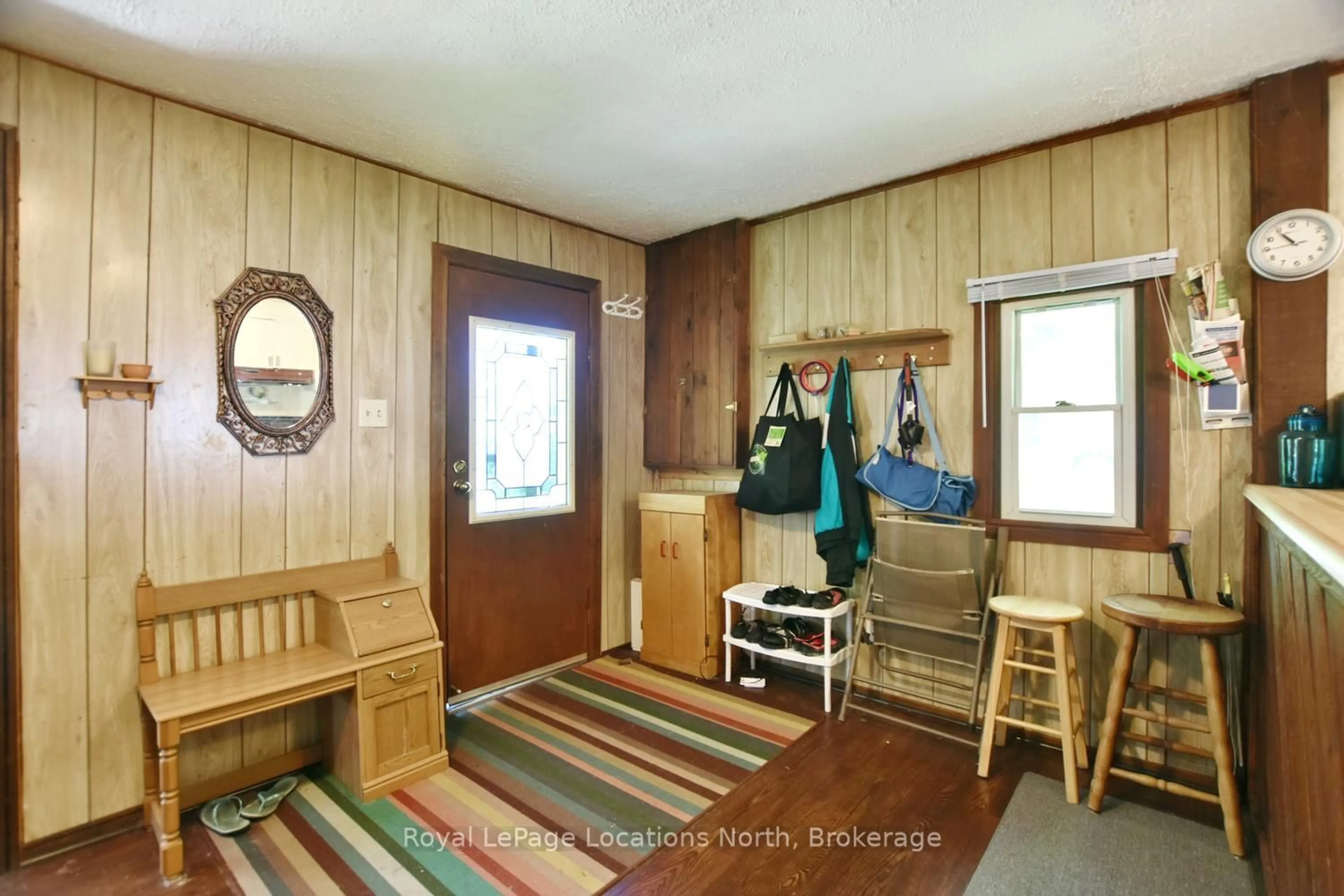 Indoor entryway for 20 Marilyn Ave, Wasaga Beach Ontario L9Z 2X8