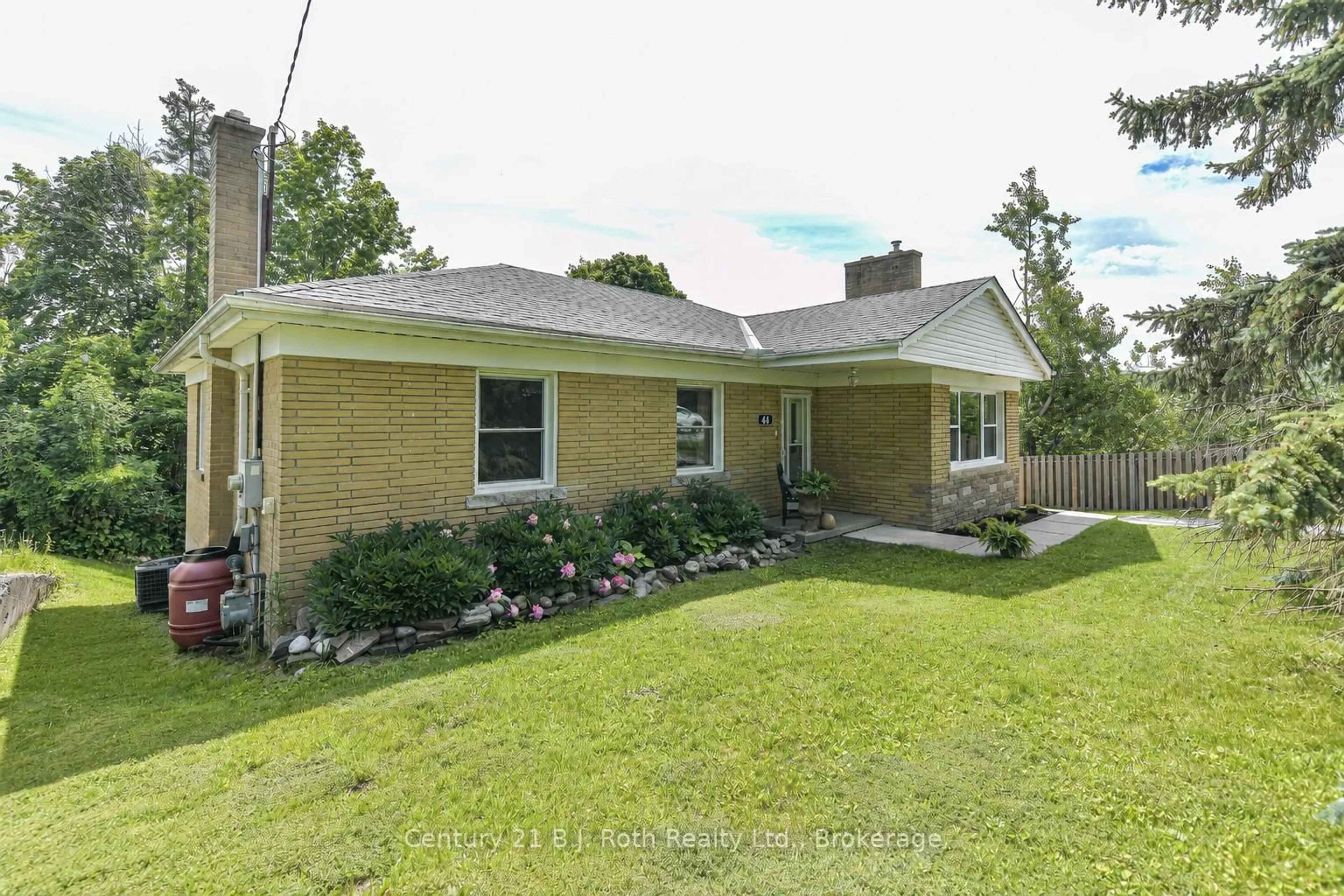 A pic from outside/outdoor area/front of a property/back of a property/a pic from drone, street for 44 Charles Rd, Orillia Ontario L3V 3H4