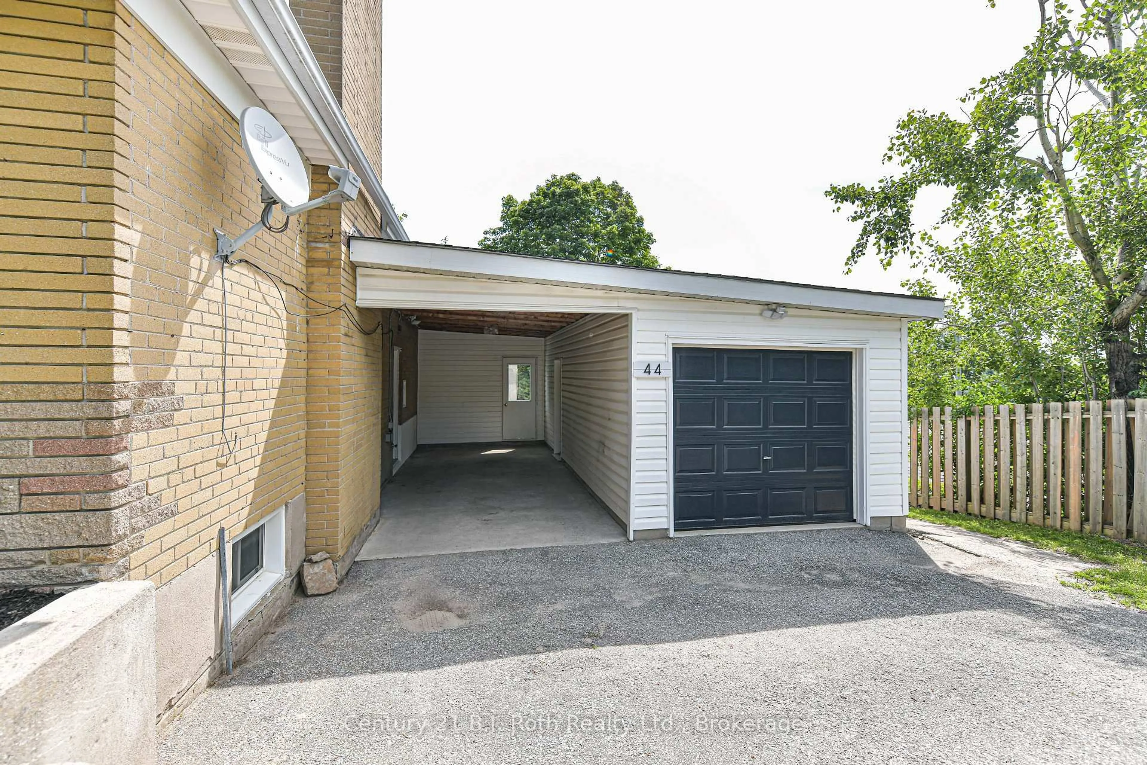 Indoor garage for 44 Charles Rd, Orillia Ontario L3V 3H4