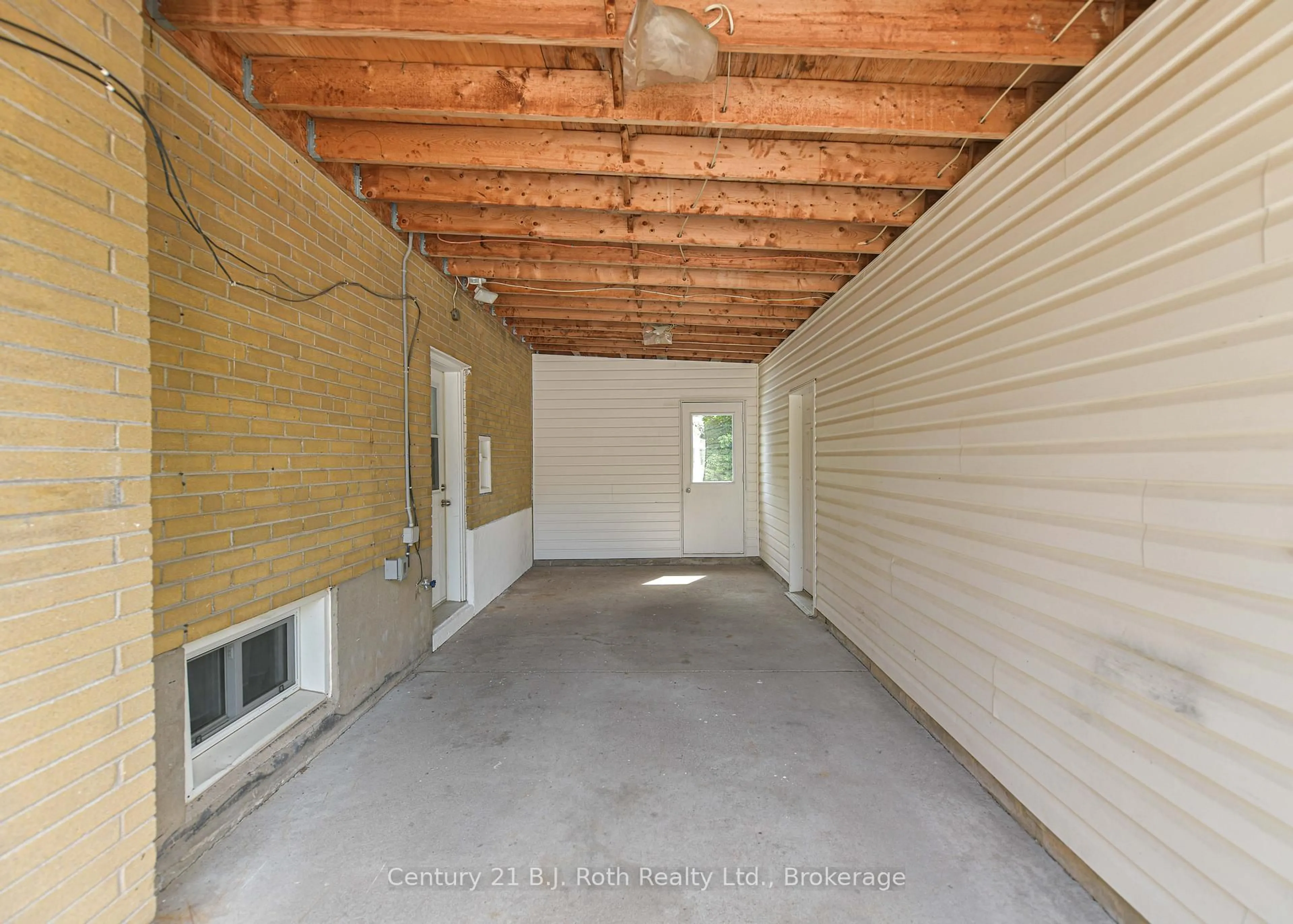 Indoor garage for 44 Charles Rd, Orillia Ontario L3V 3H4