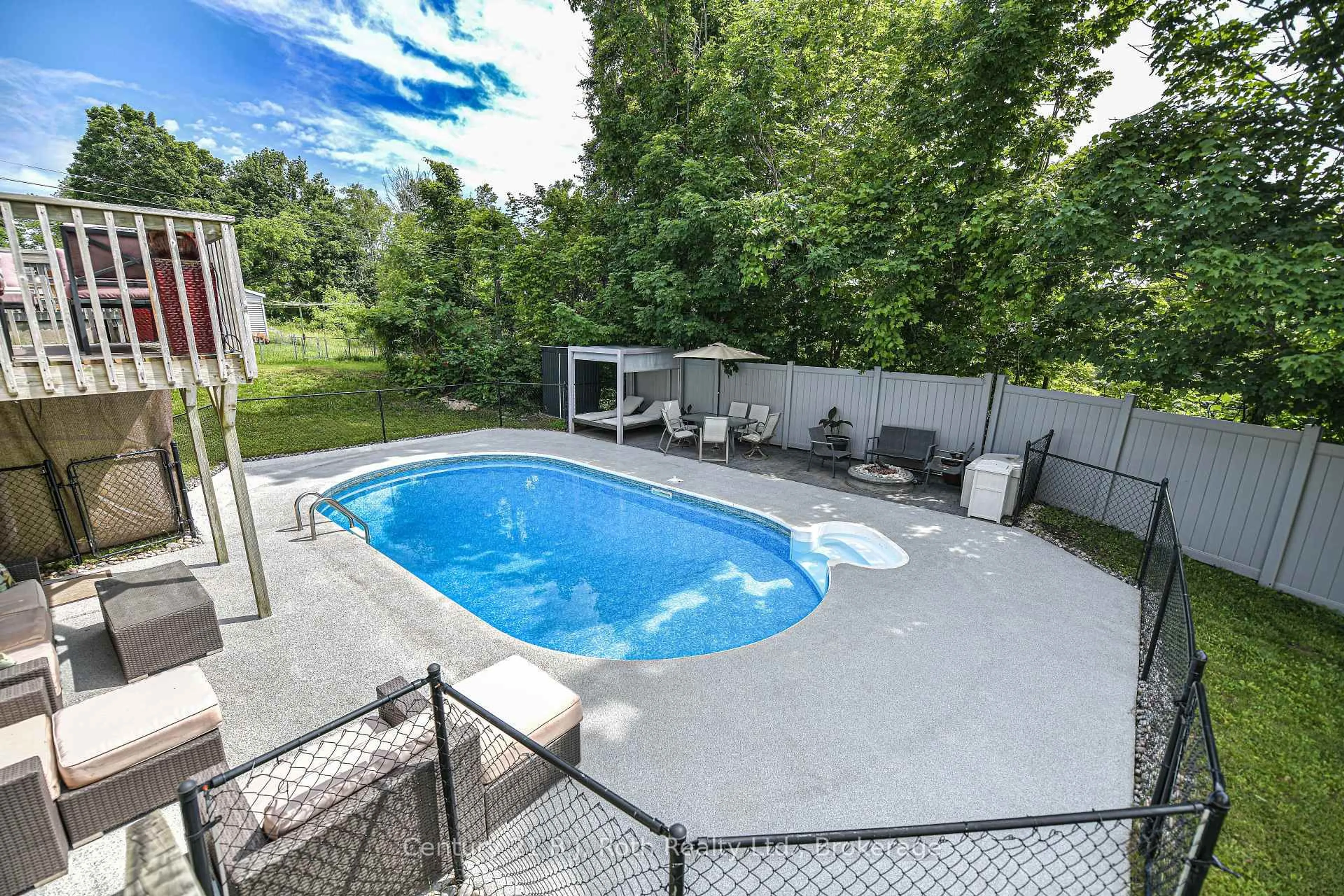 Pool for 44 Charles Rd, Orillia Ontario L3V 3H4