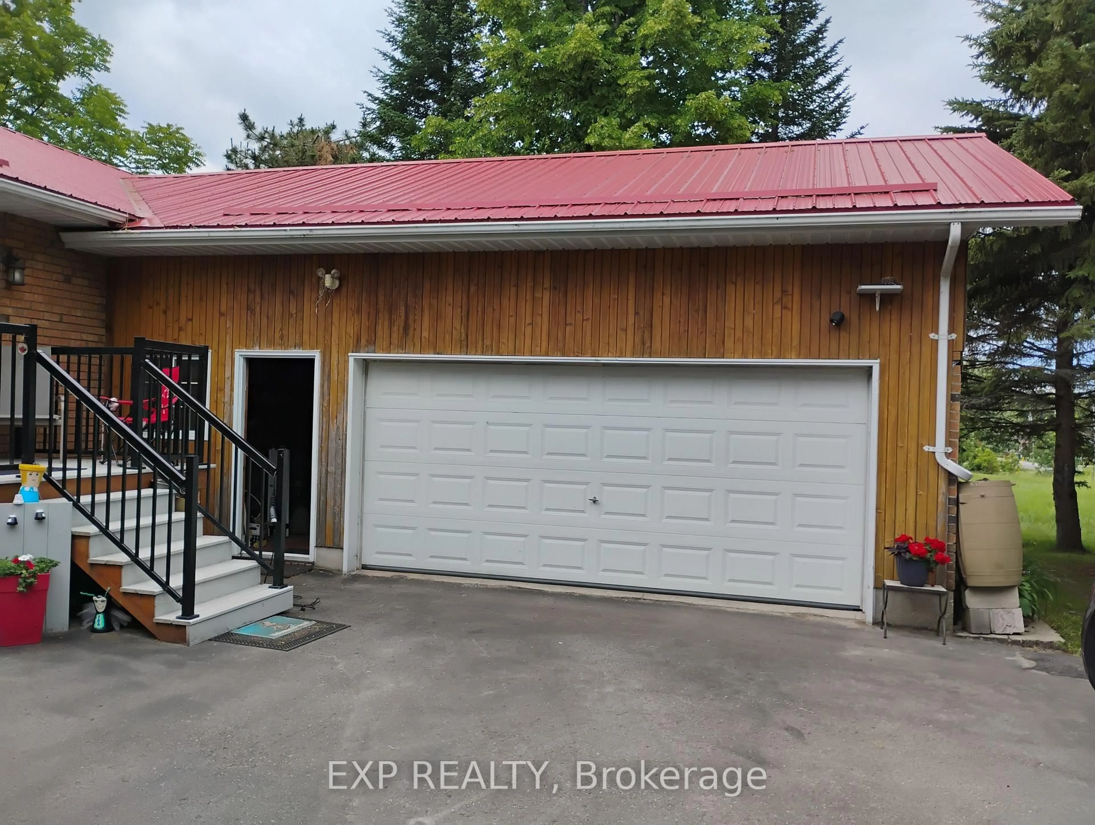 Indoor garage for 91 Simcoe Rd, Ramara Ontario L0K 1B0