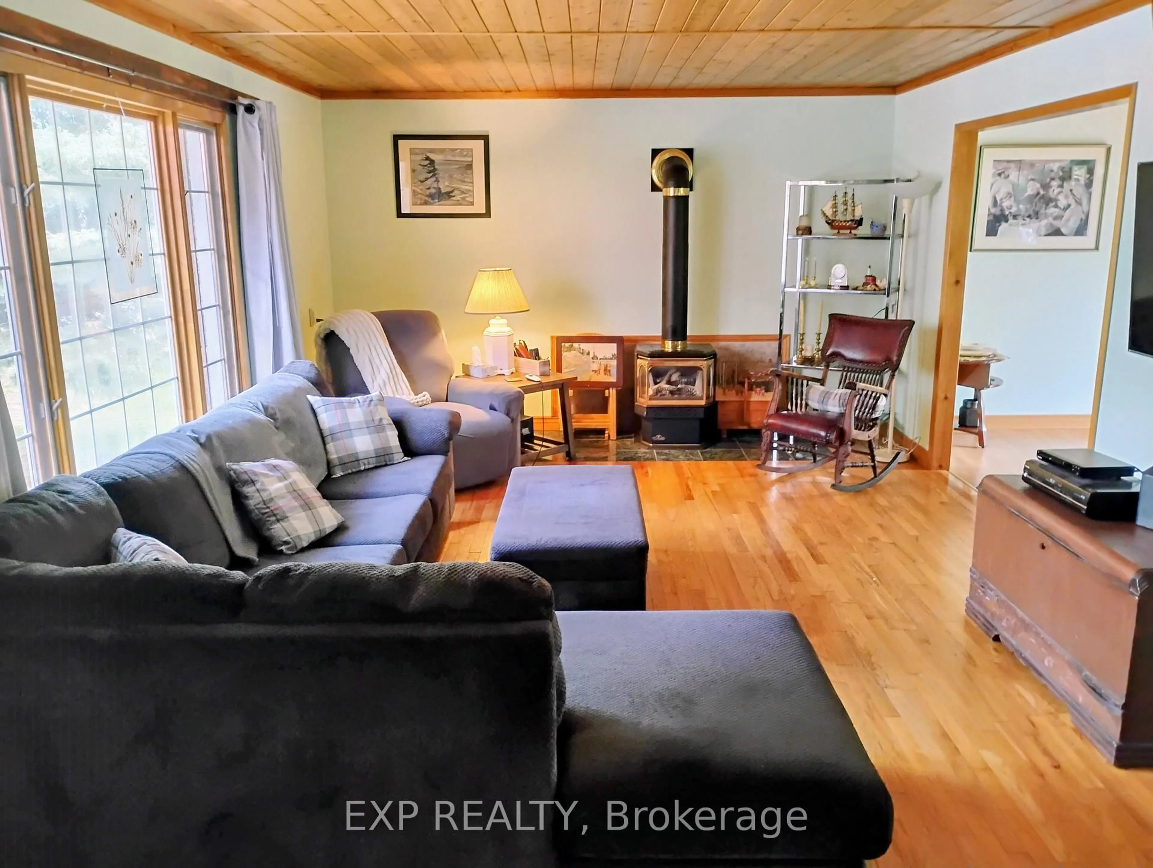 Living room with furniture, unknown for 91 Simcoe Rd, Ramara Ontario L0K 1B0