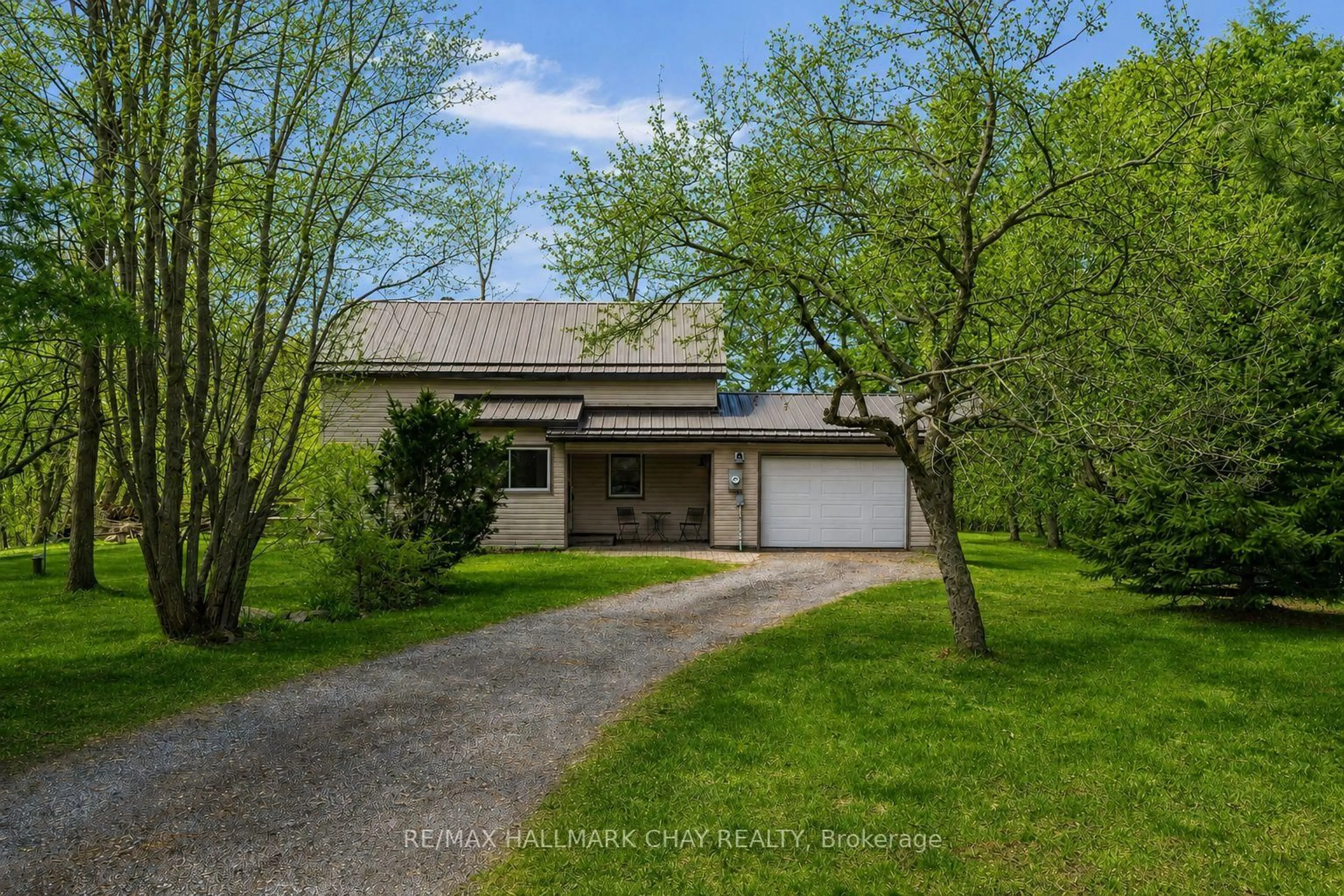 A pic from outside/outdoor area/front of a property/back of a property/a pic from drone, street for 3324 Penetanguishene Rd, Oro-Medonte Ontario L4M 4Y8