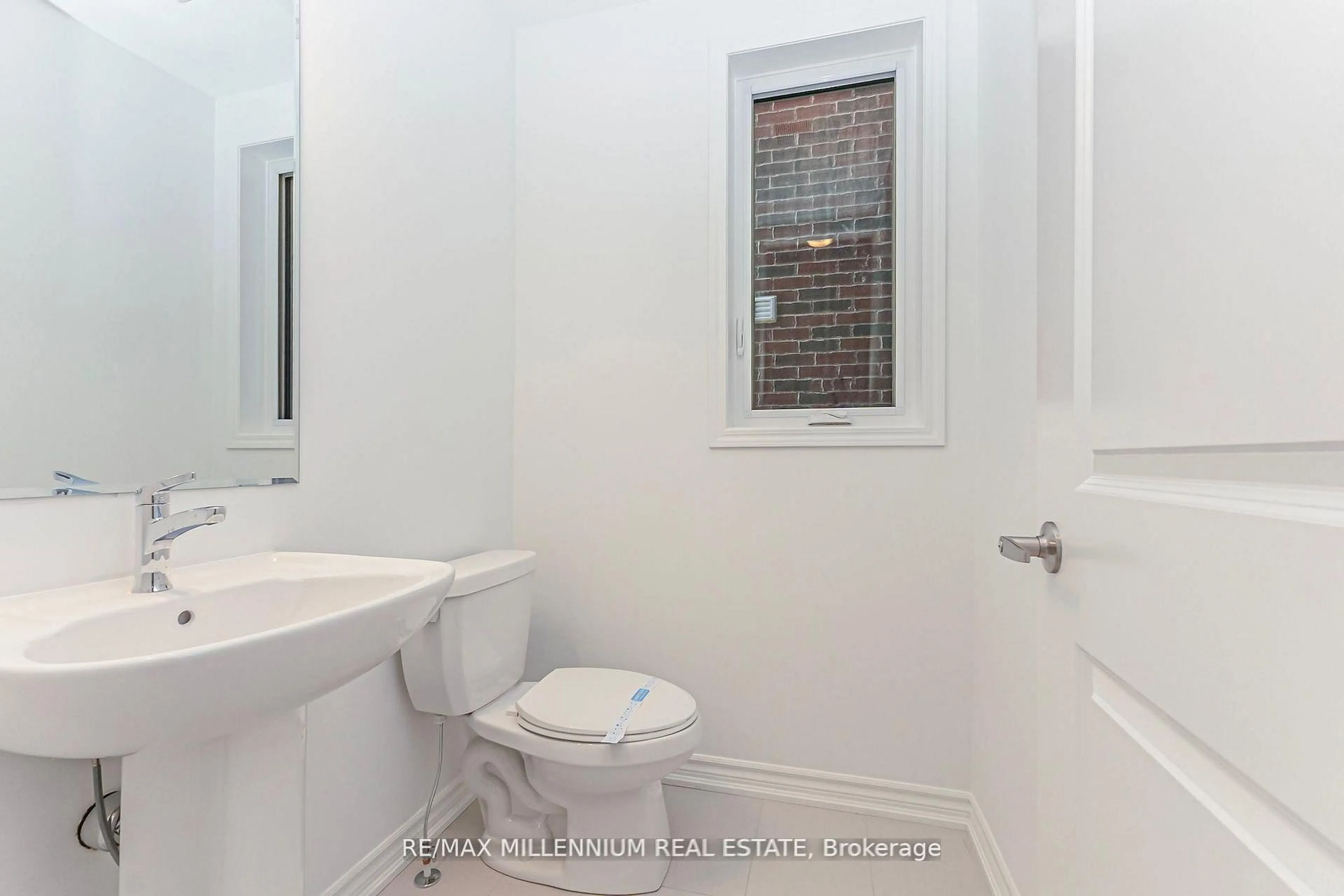 Standard bathroom, unknown for 54 Gretzky Ave, Barrie Ontario L9J 1A8