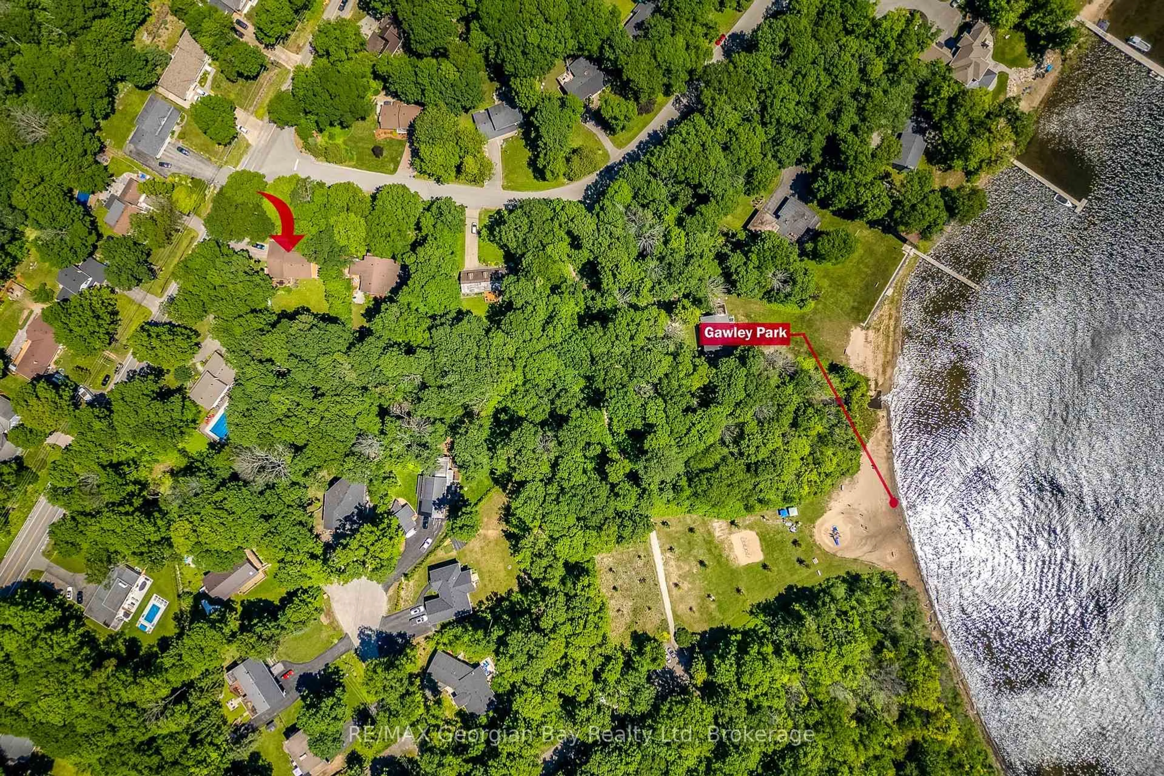 A pic from outside/outdoor area/front of a property/back of a property/a pic from drone, forest/trees view for 849 Midland Point Rd, Midland Ontario L4R 5G1