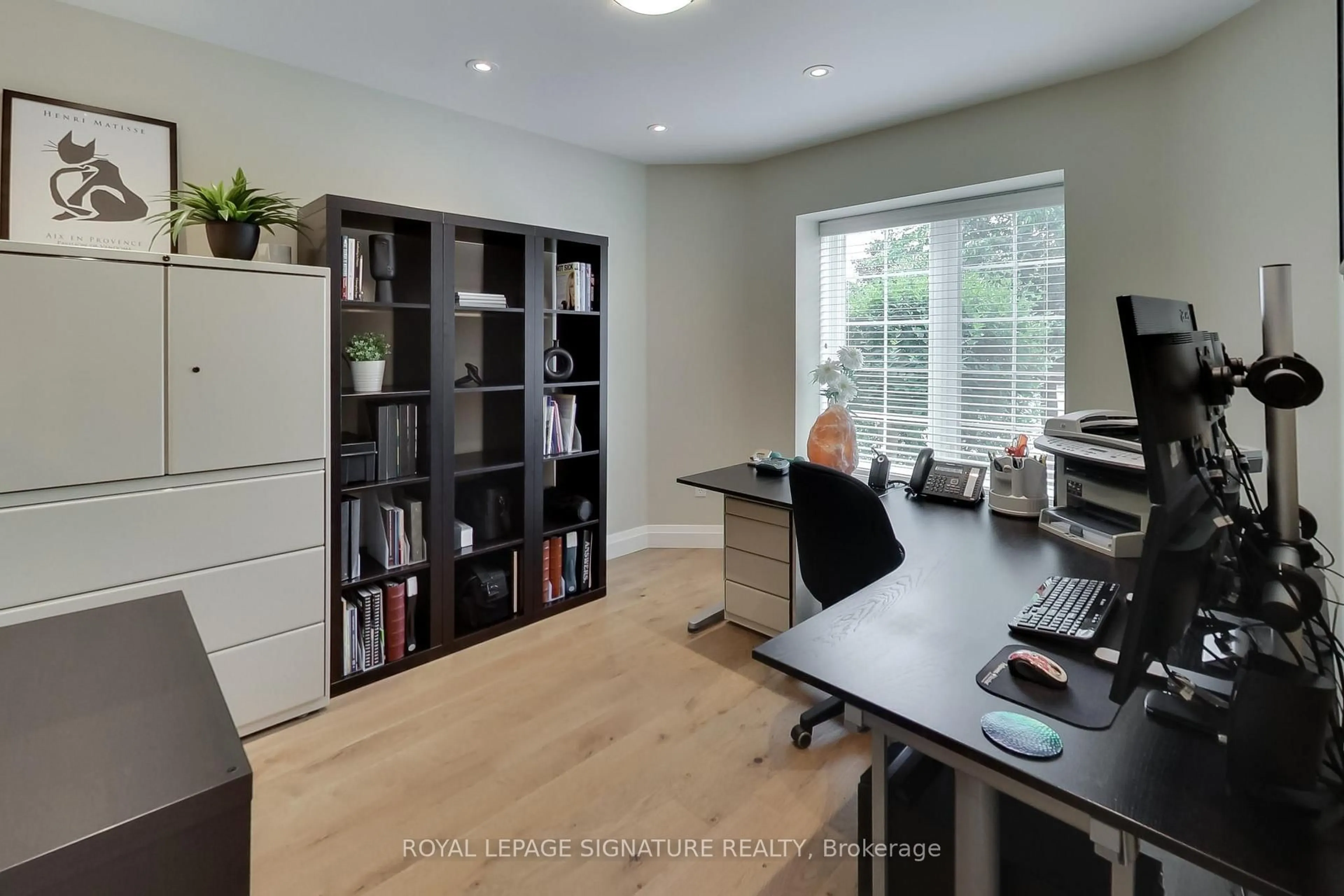 A pic of a room for 14 Stanley St, Barrie Ontario L4M 6V2