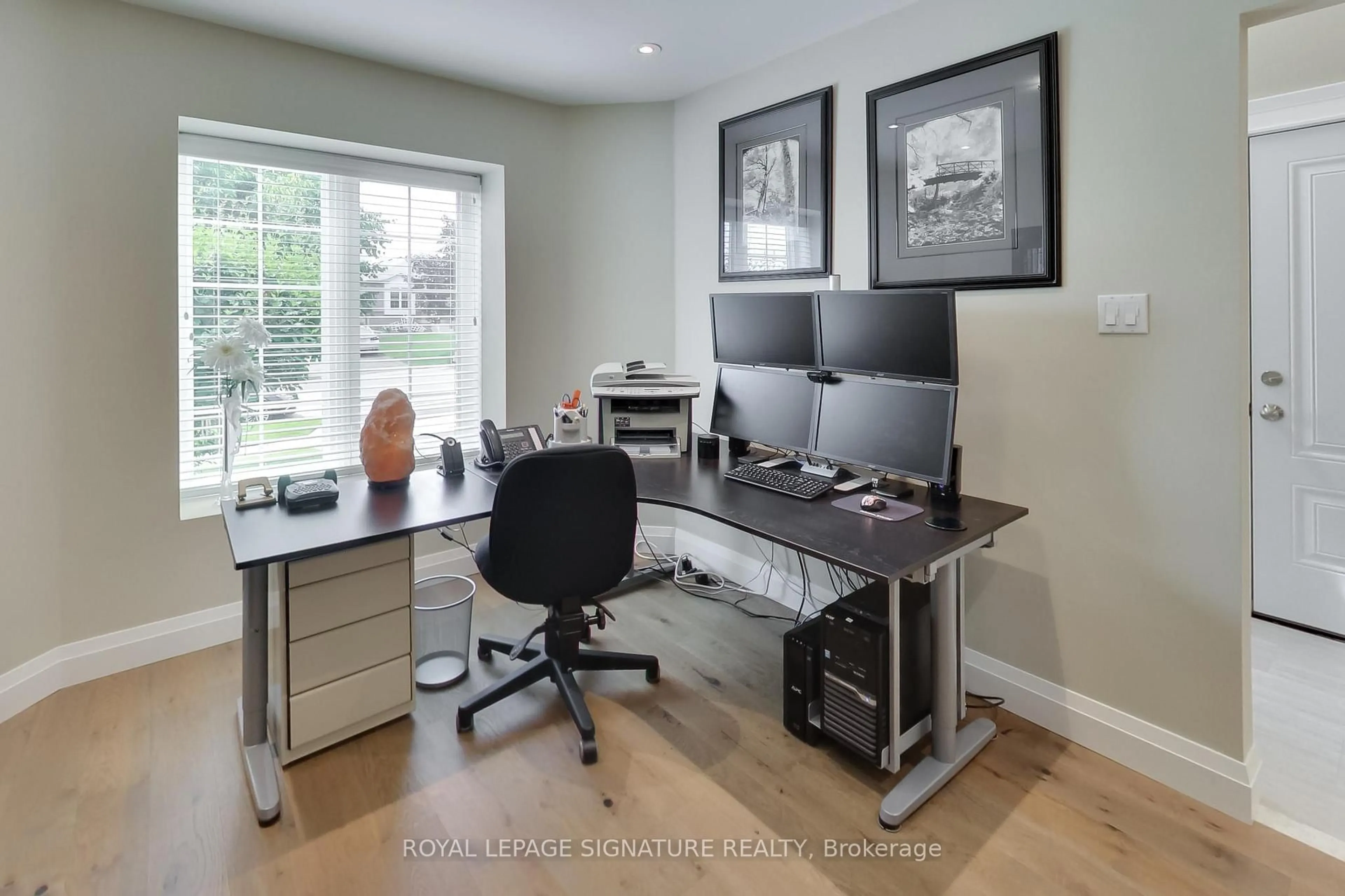 A pic of a room for 14 Stanley St, Barrie Ontario L4M 6V2
