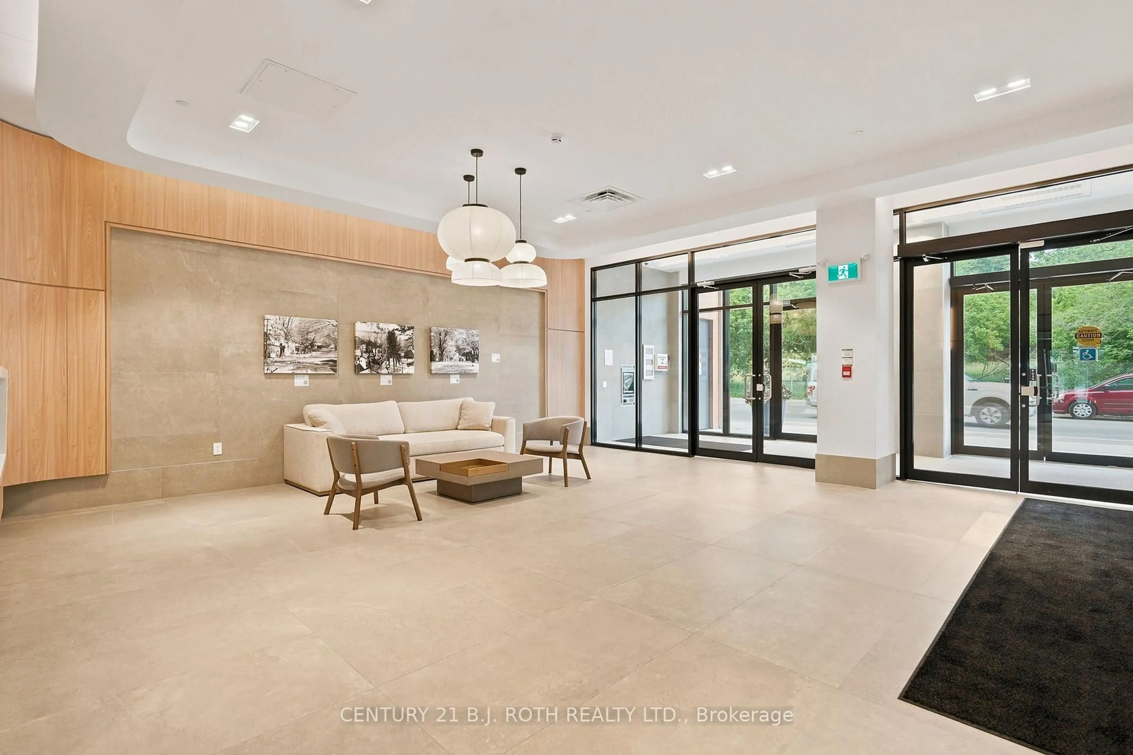 Indoor foyer for 185 Dunlop St #301, Barrie Ontario L4M 1B2