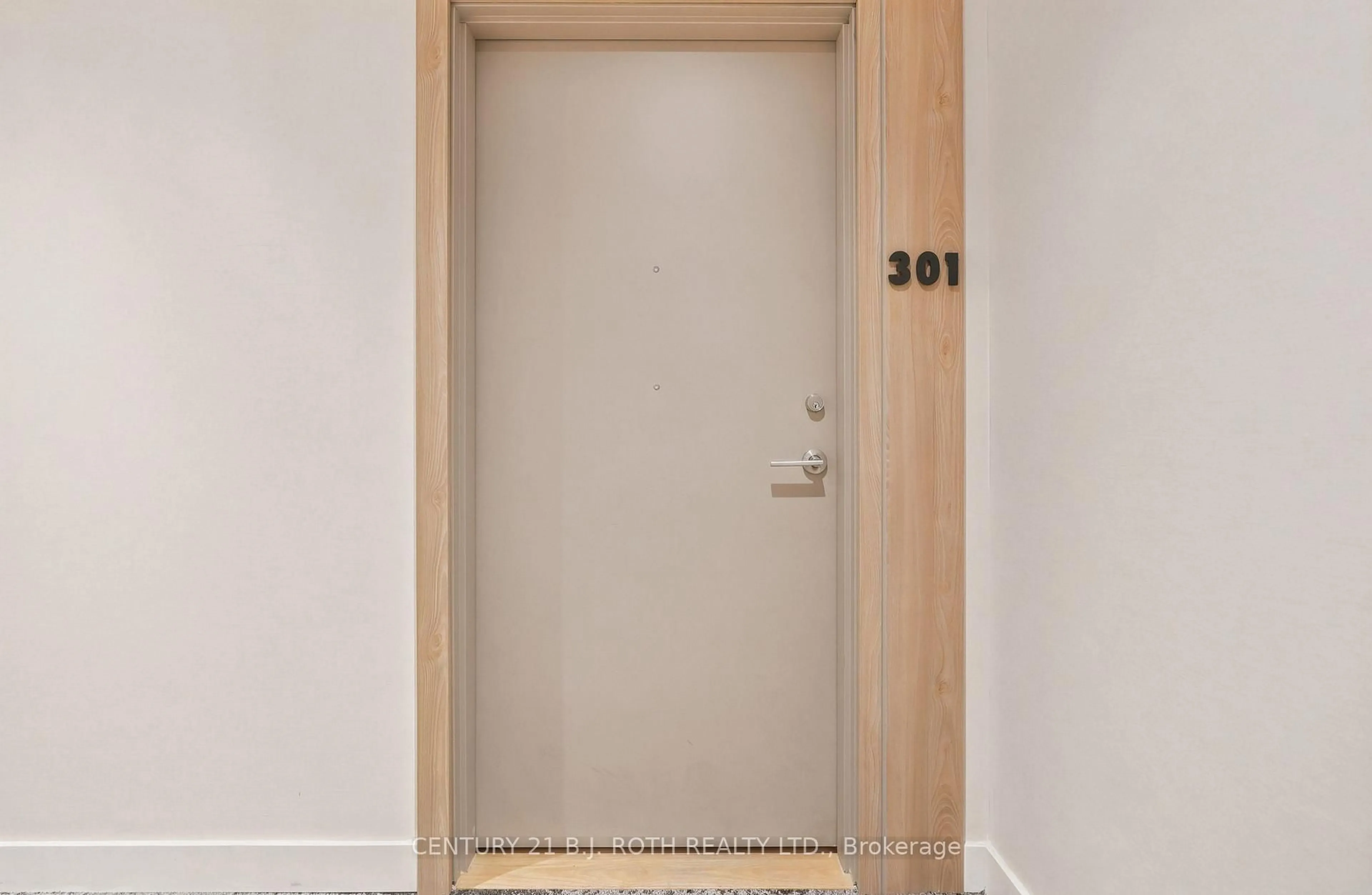 Indoor entryway for 185 Dunlop St #301, Barrie Ontario L4M 1B2