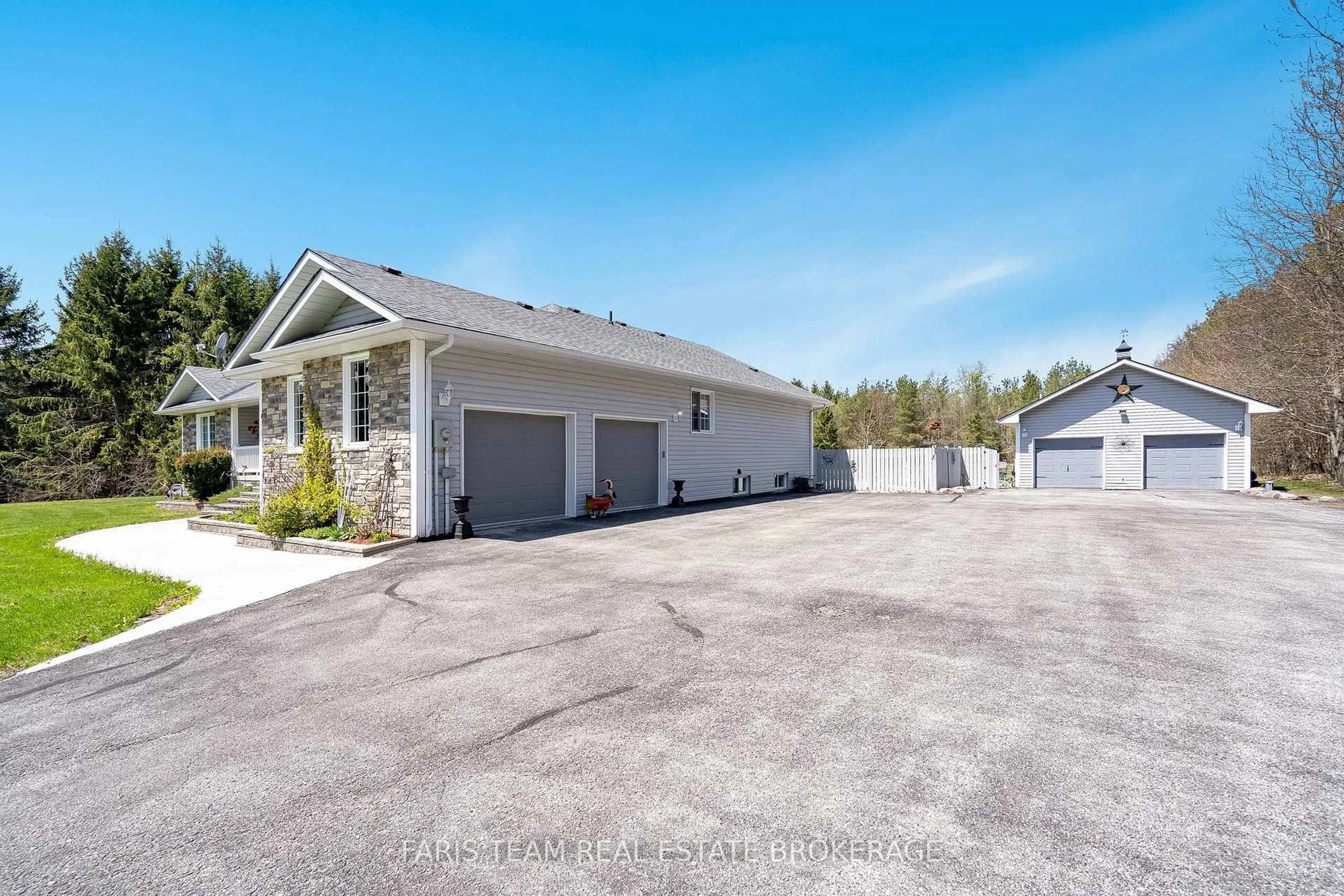 Indoor garage for 34 Concession Road 8, Tiny Ontario L0L 2J0