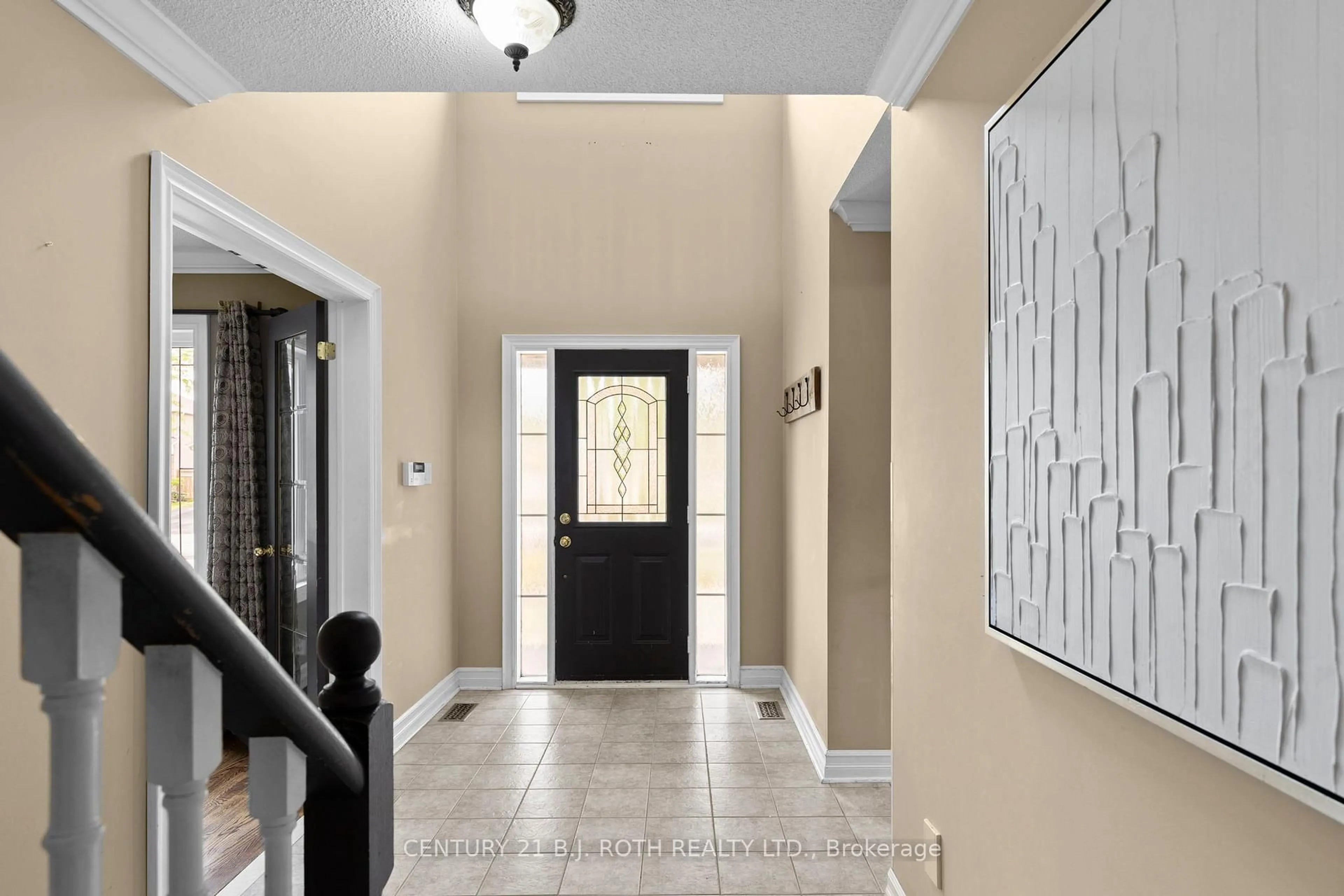 Indoor foyer for 31 Emms Dr, Barrie Ontario L4N 8H2