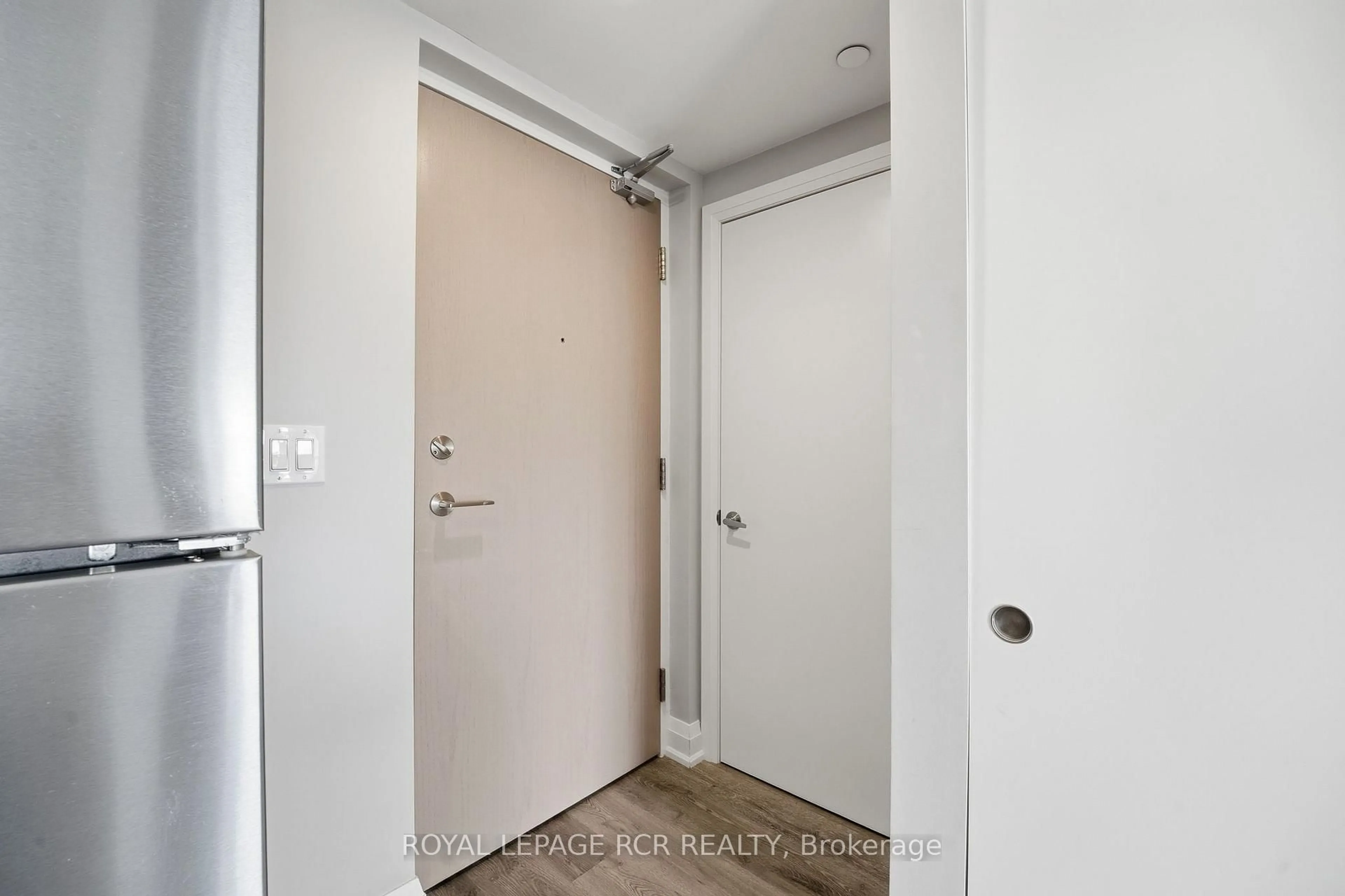 Indoor entryway for 58 Lakeside Terr #1112, Barrie Ontario L4M 0L5