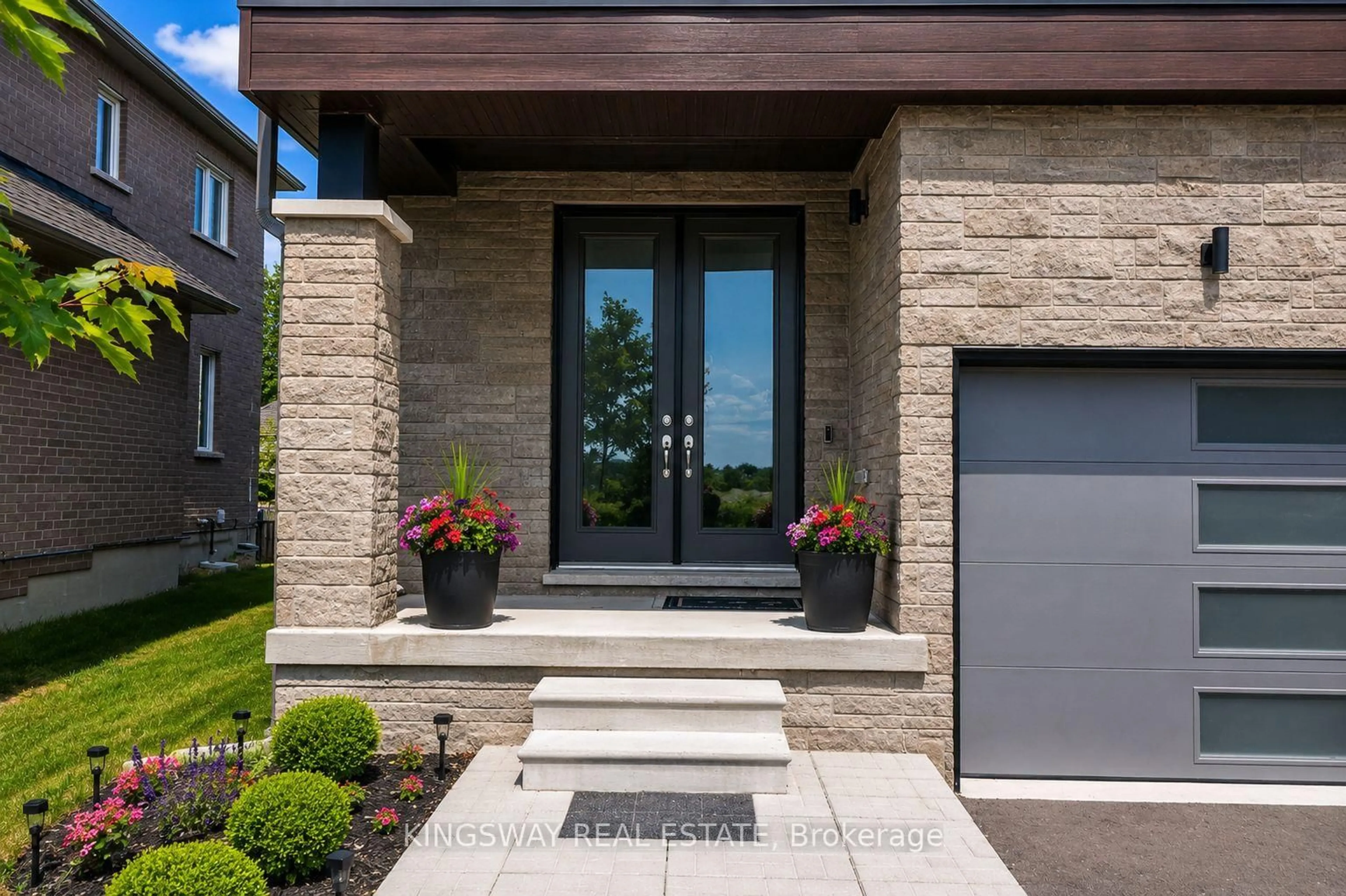 Indoor entryway for 148 UNION Blvd, Wasaga Beach Ontario L9Z 0P1