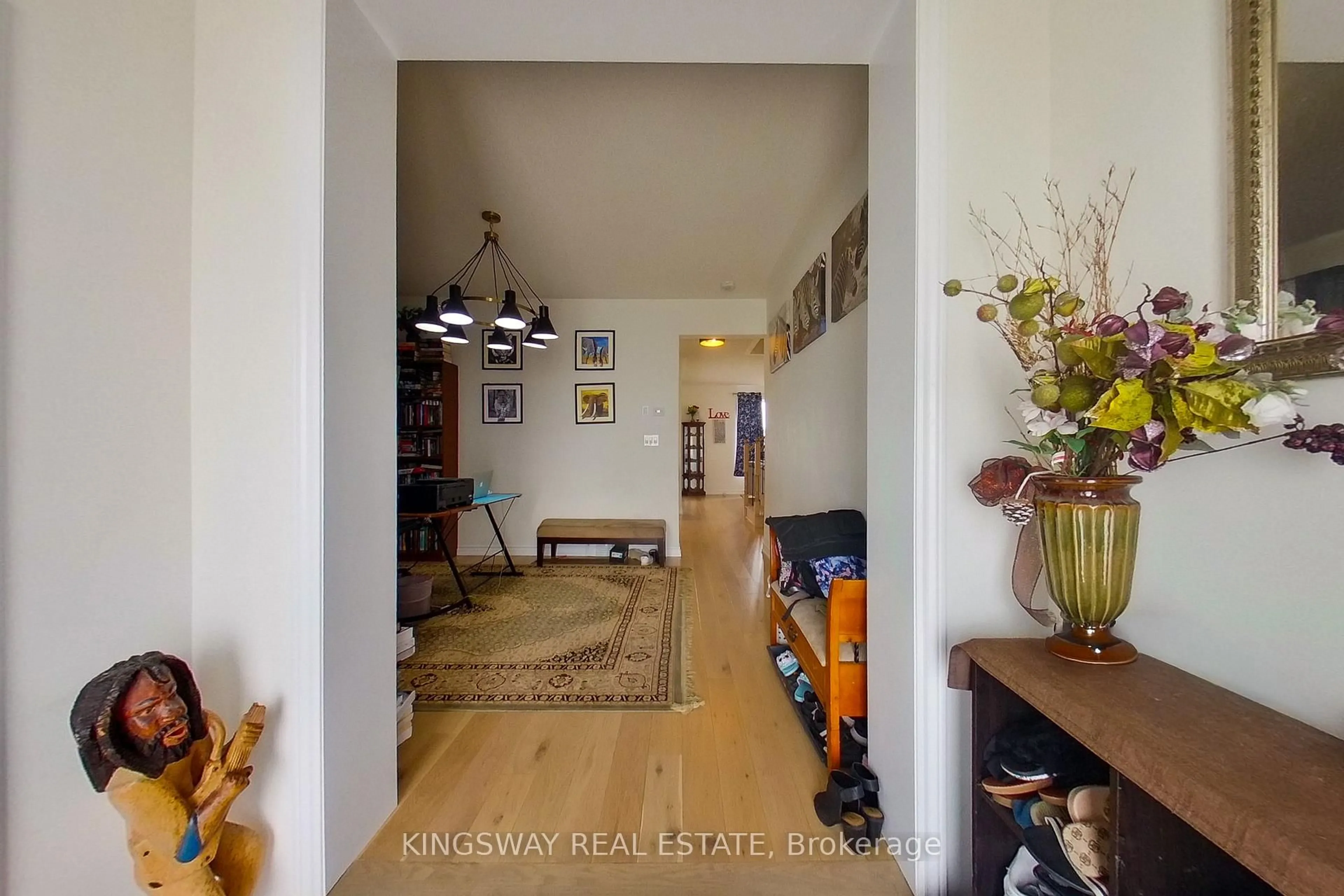 Indoor entryway for 148 UNION Blvd, Wasaga Beach Ontario L9Z 0P1