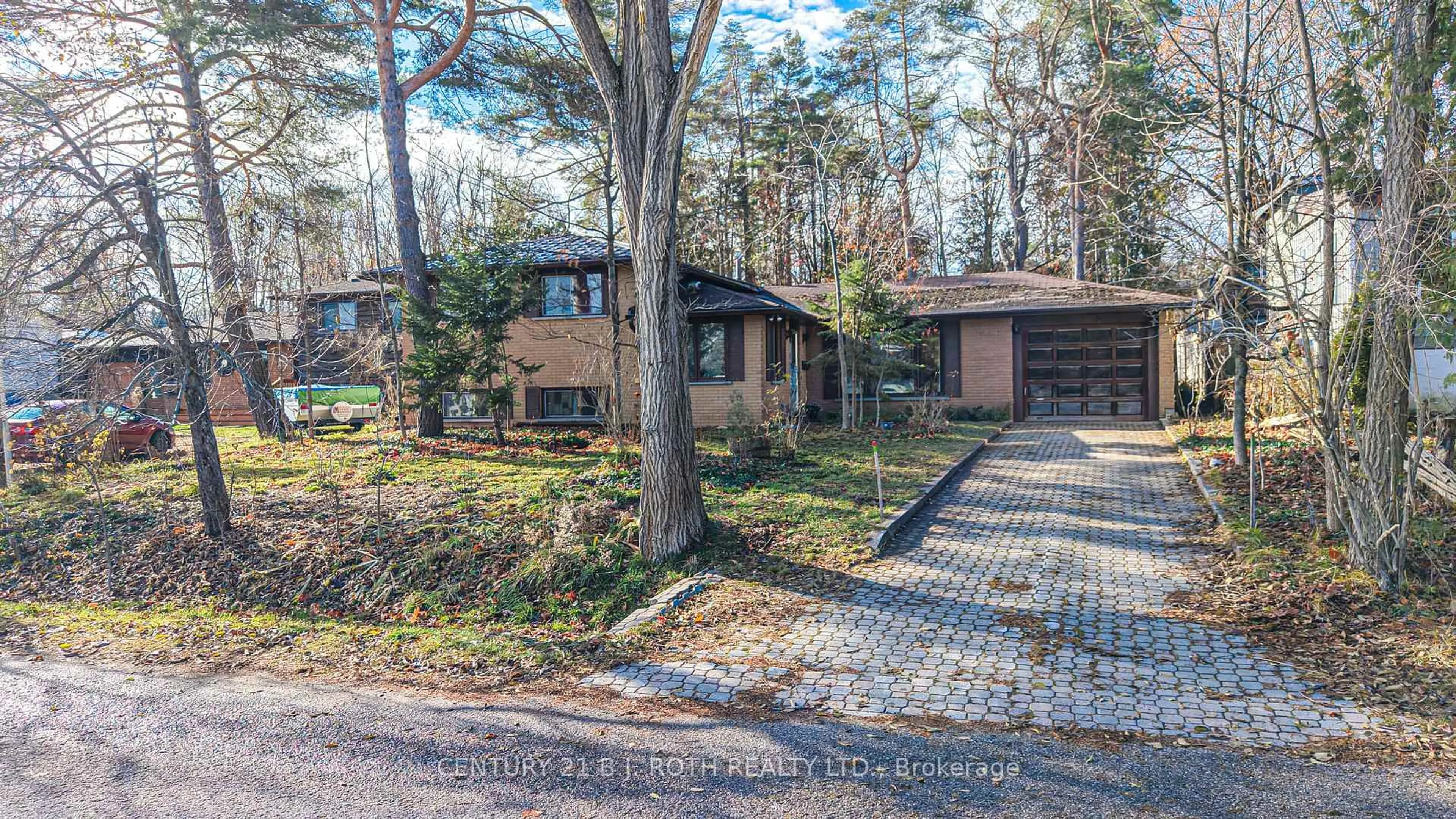 A pic from outside/outdoor area/front of a property/back of a property/a pic from drone, street for 427 Sundial Dr, Orillia Ontario L3V 4A7