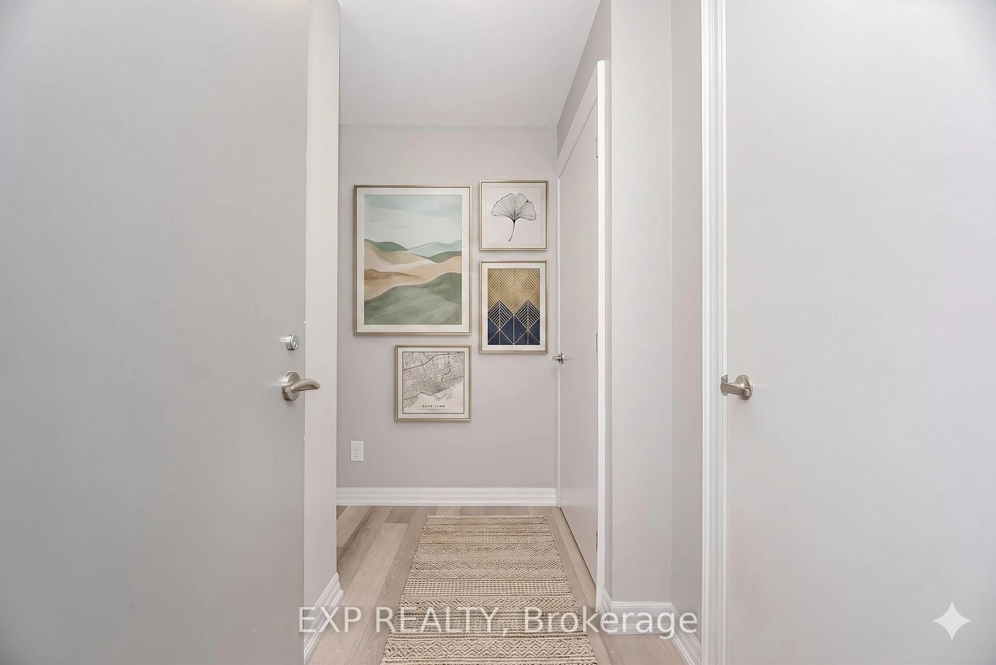 Indoor entryway for 111 Worsley St #401, Barrie Ontario L4M 0J5