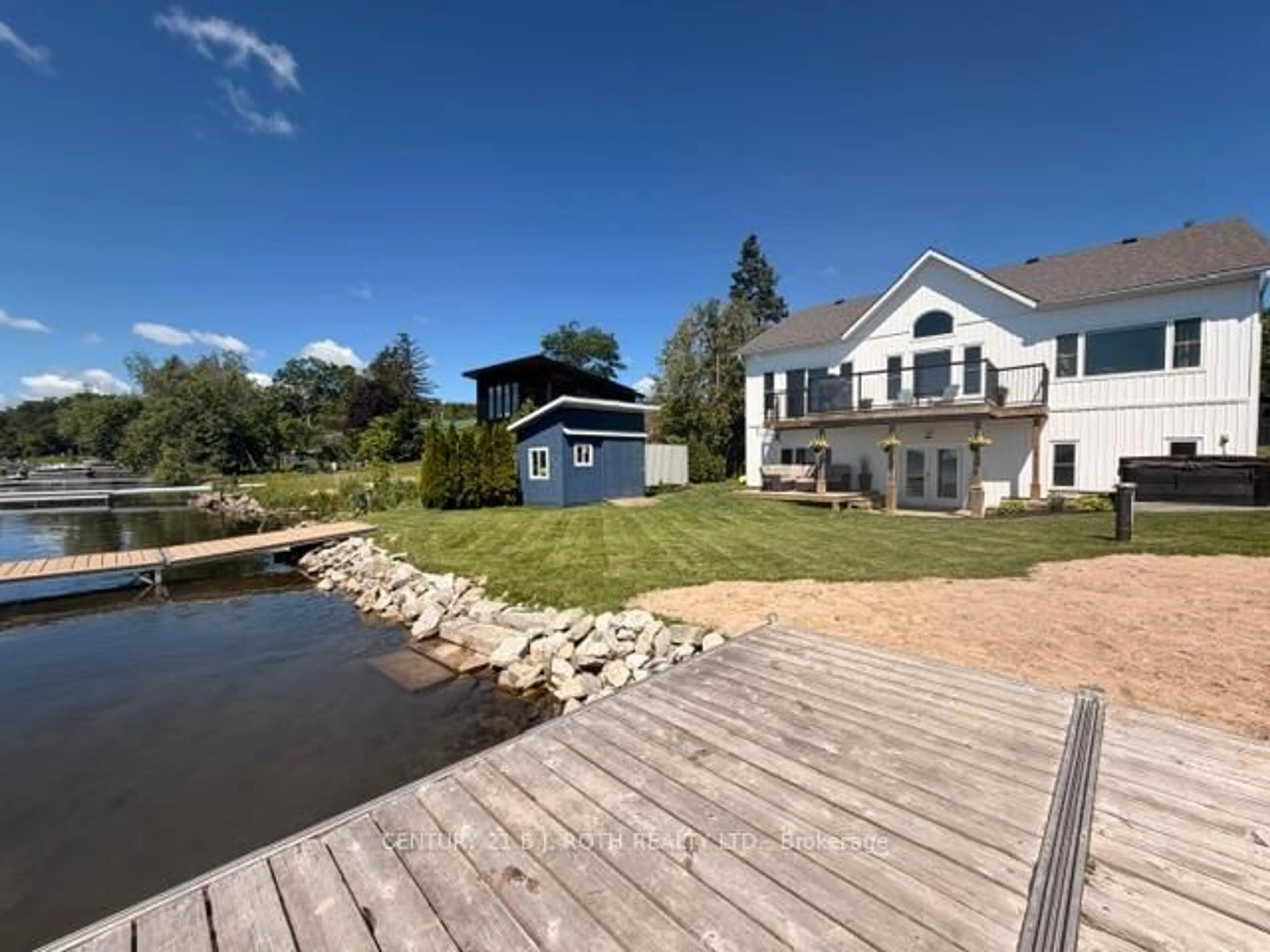 A pic from outside/outdoor area/front of a property/back of a property/a pic from drone, water/lake/river/ocean view for 1931 Woods Bay Rd, Severn Ontario L3V 0V7