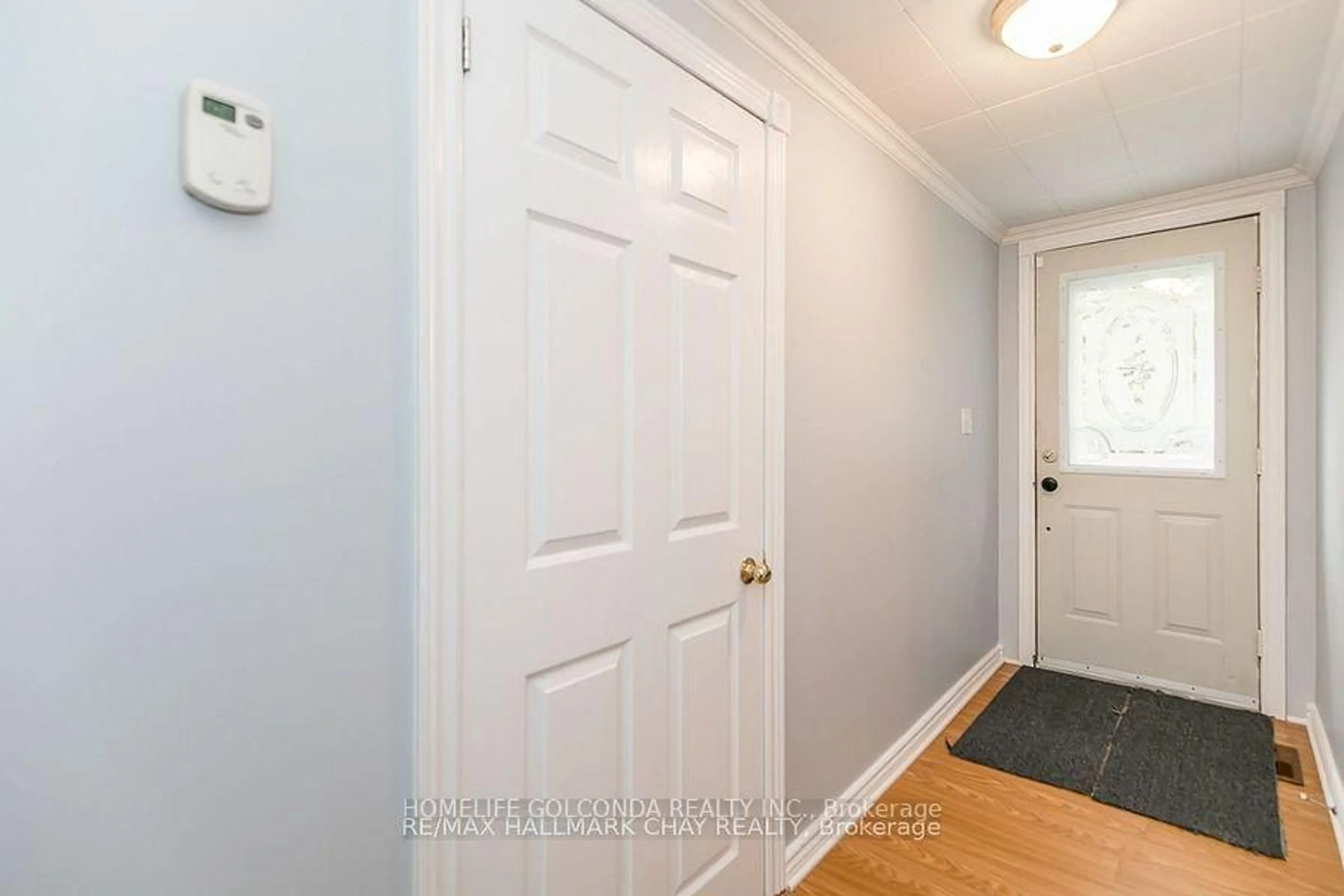 Indoor entryway for 15 Poplar Cres, Oro-Medonte Ontario L0L 1T0