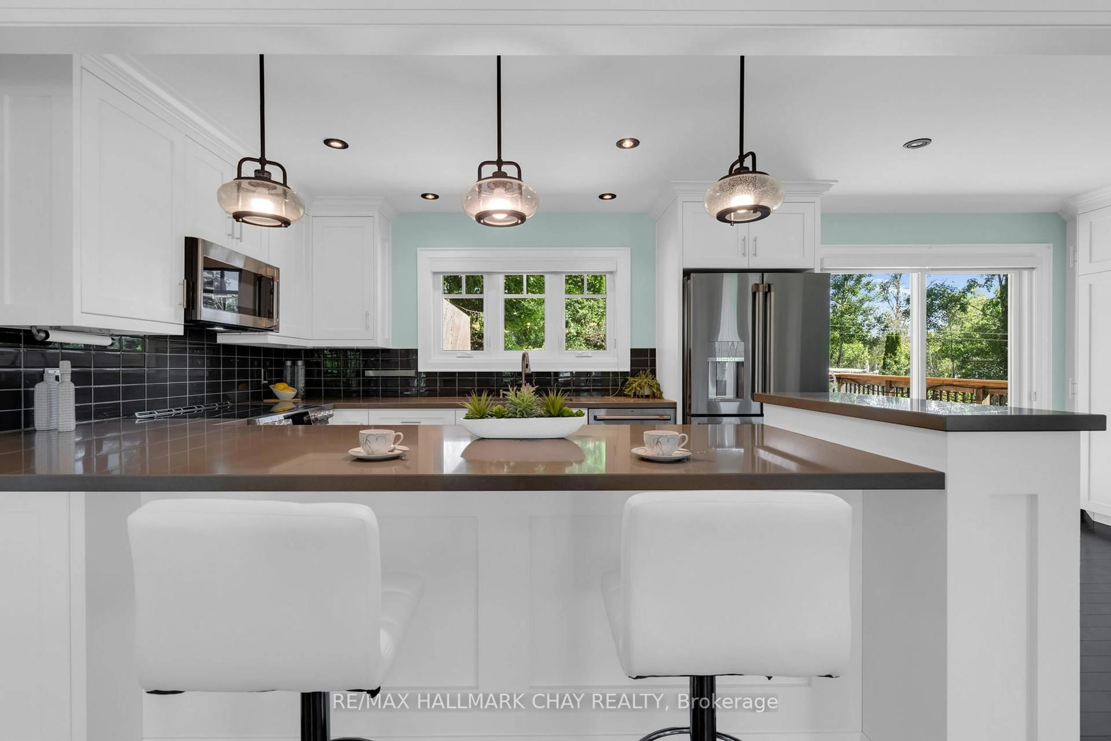Open concept kitchen, ceramic/tile floor for 20 Dorothys Dr, Oro-Medonte Ontario L0L 1T0
