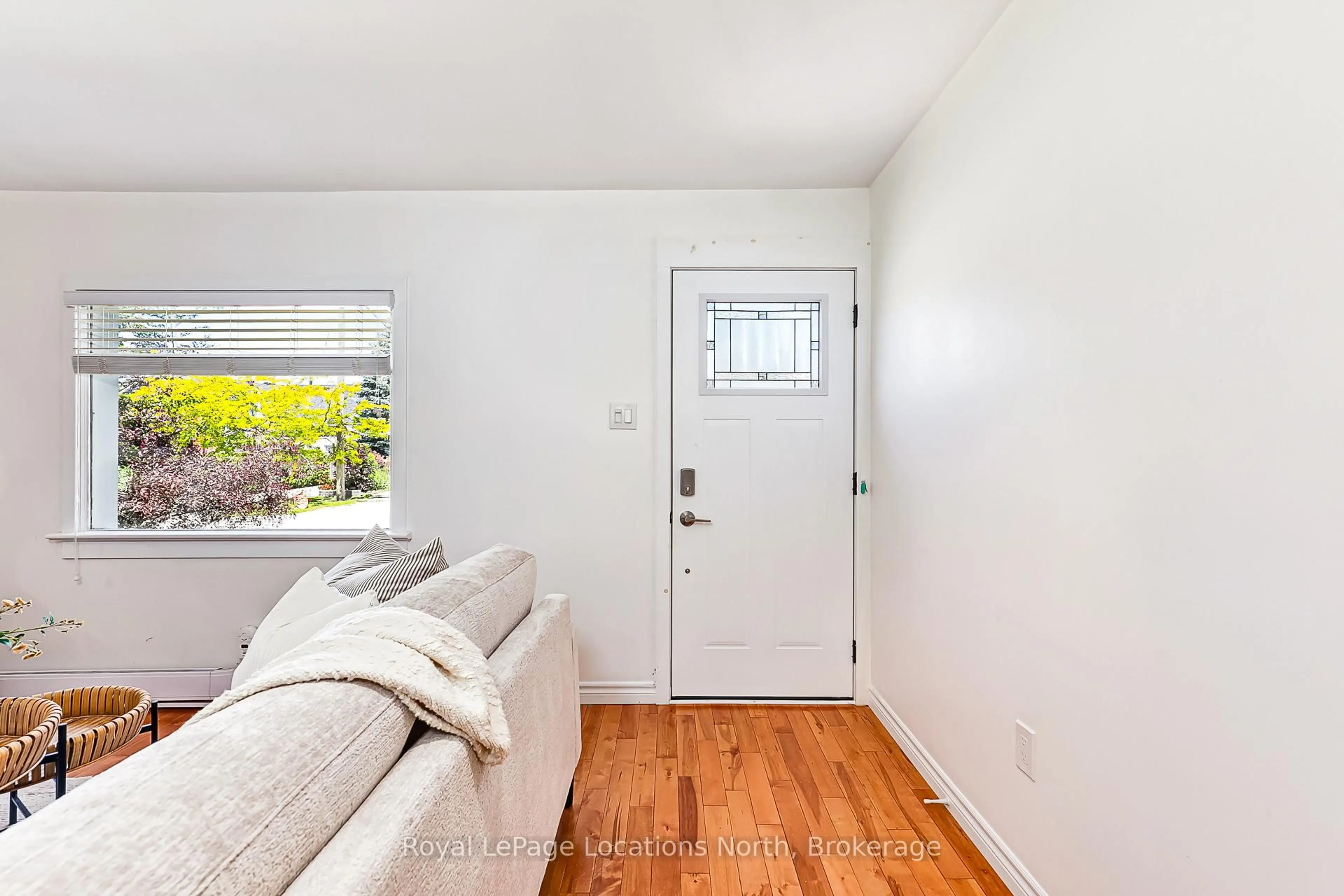 Indoor entryway for 196 SIMCOE St, Collingwood Ontario L9Y 1H9