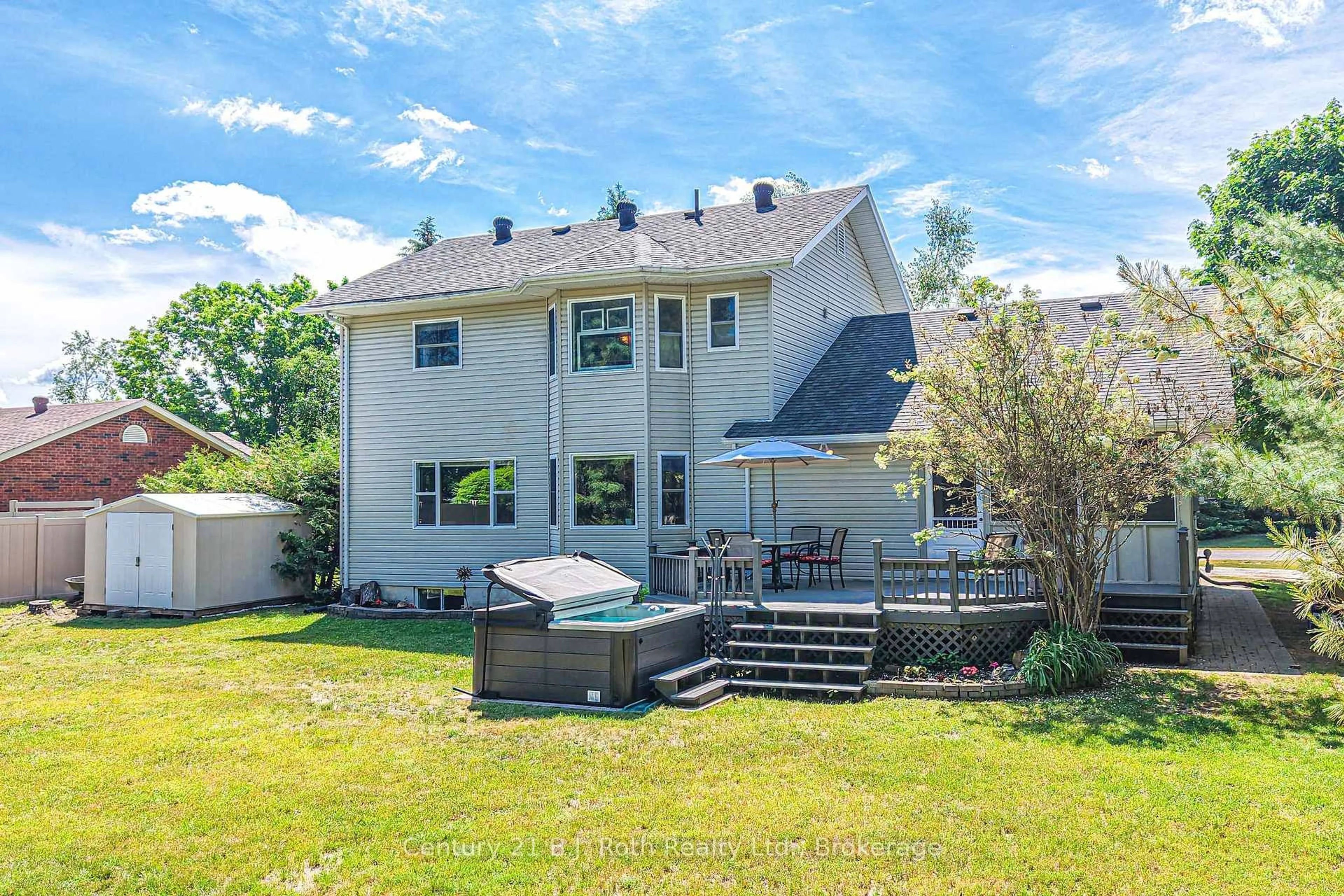 A pic from outside/outdoor area/front of a property/back of a property/a pic from drone, water/lake/river/ocean view for 1958 Confederation Dr, Severn Ontario L3V 7L1