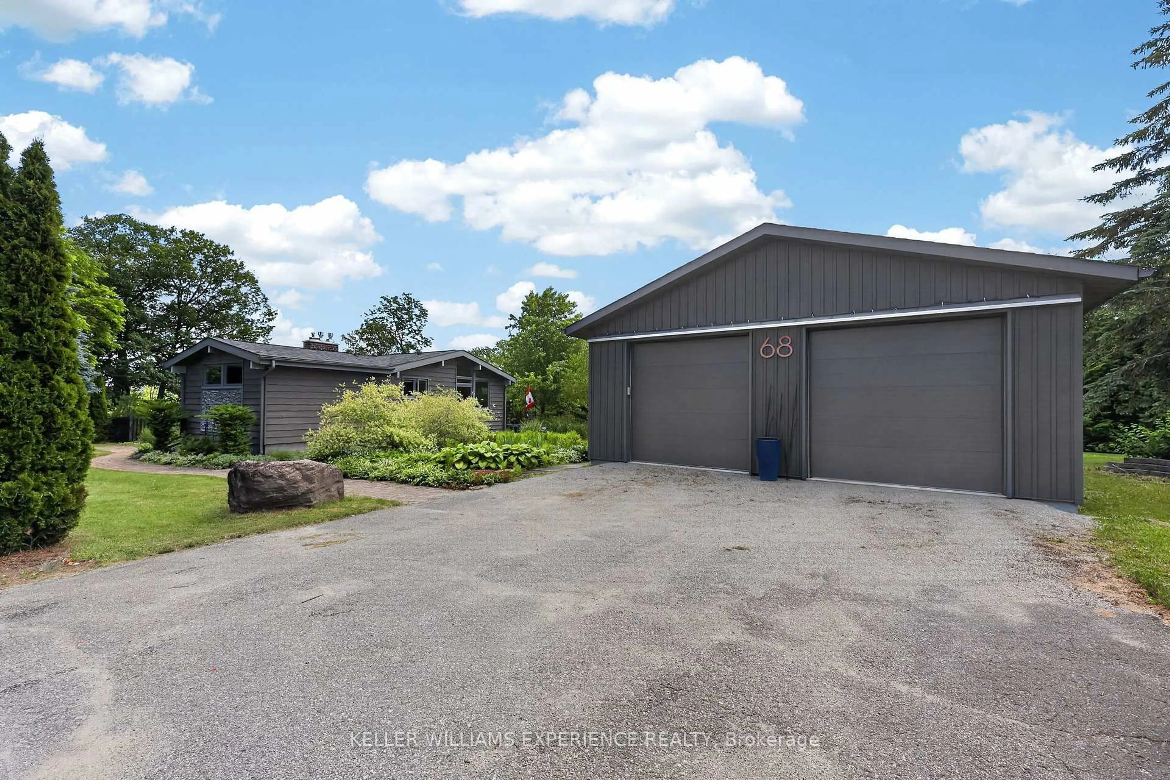 A pic from outside/outdoor area/front of a property/back of a property/a pic from drone, street for 68 Royal Oak Dr, Barrie Ontario L4N 7S5
