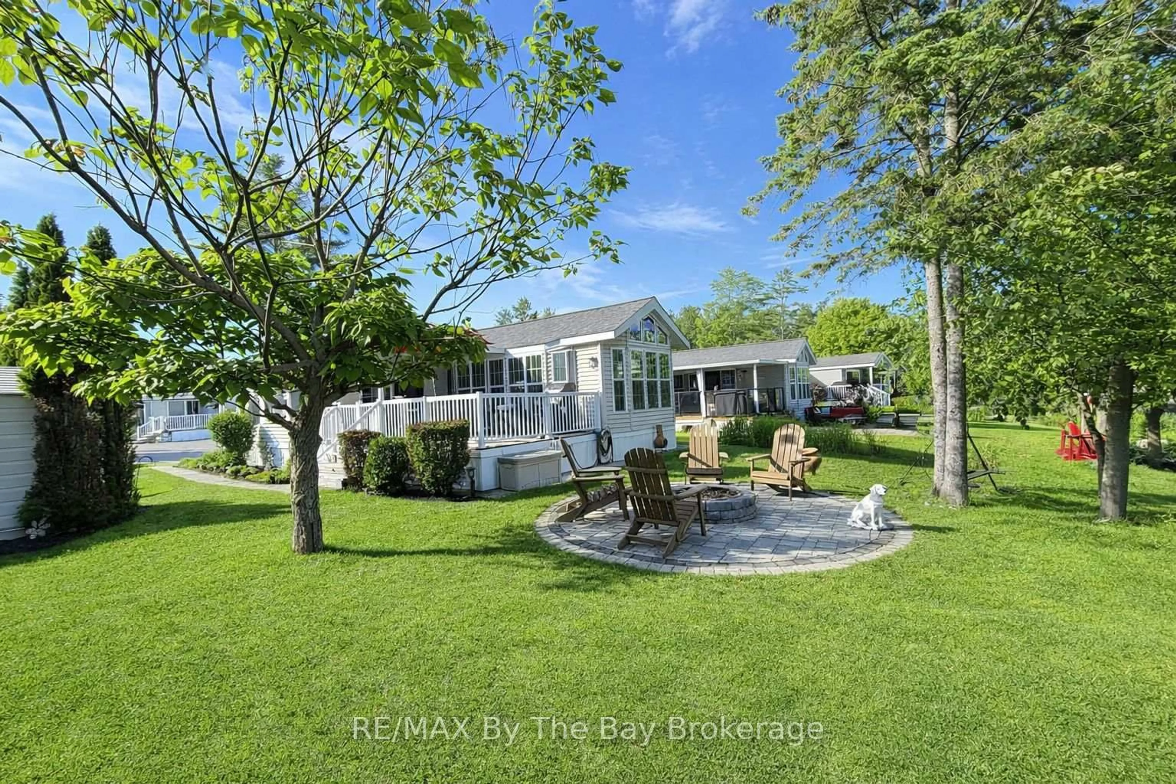 A pic from outside/outdoor area/front of a property/back of a property/a pic from drone, water/lake/river/ocean view for 13 WHITE PINES Tr, Wasaga Beach Ontario L9Z 1X7