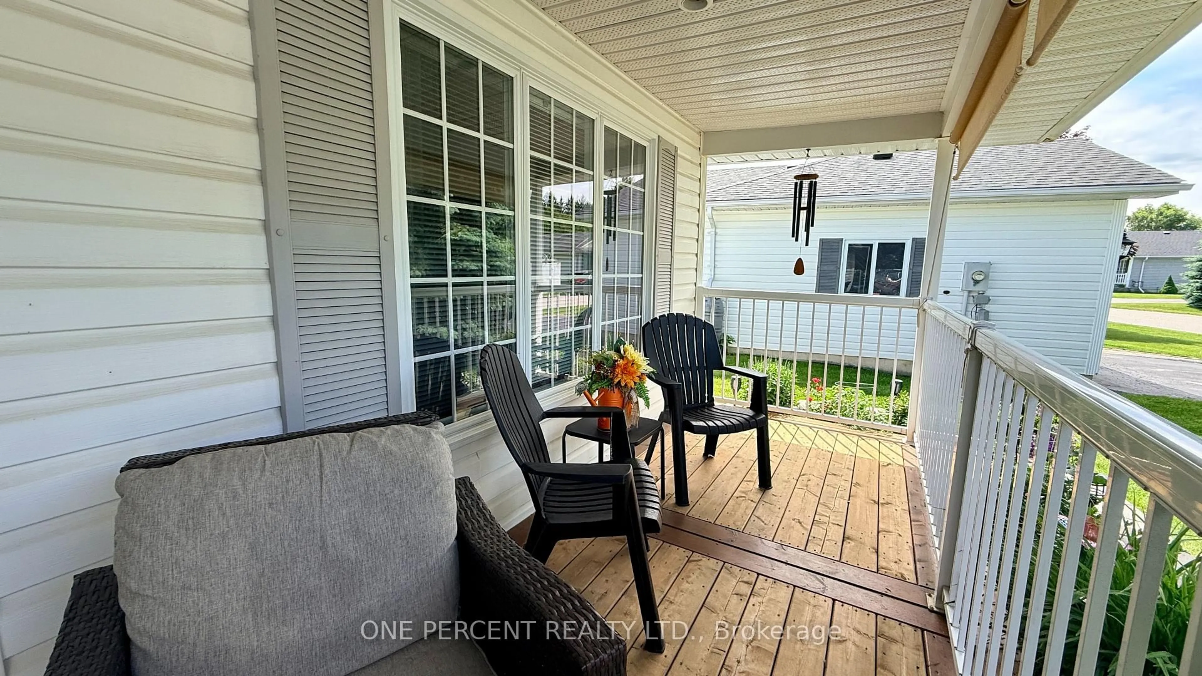 Patio, street for 25 Kentucky Ave, Wasaga Beach Ontario L9Z 3A8