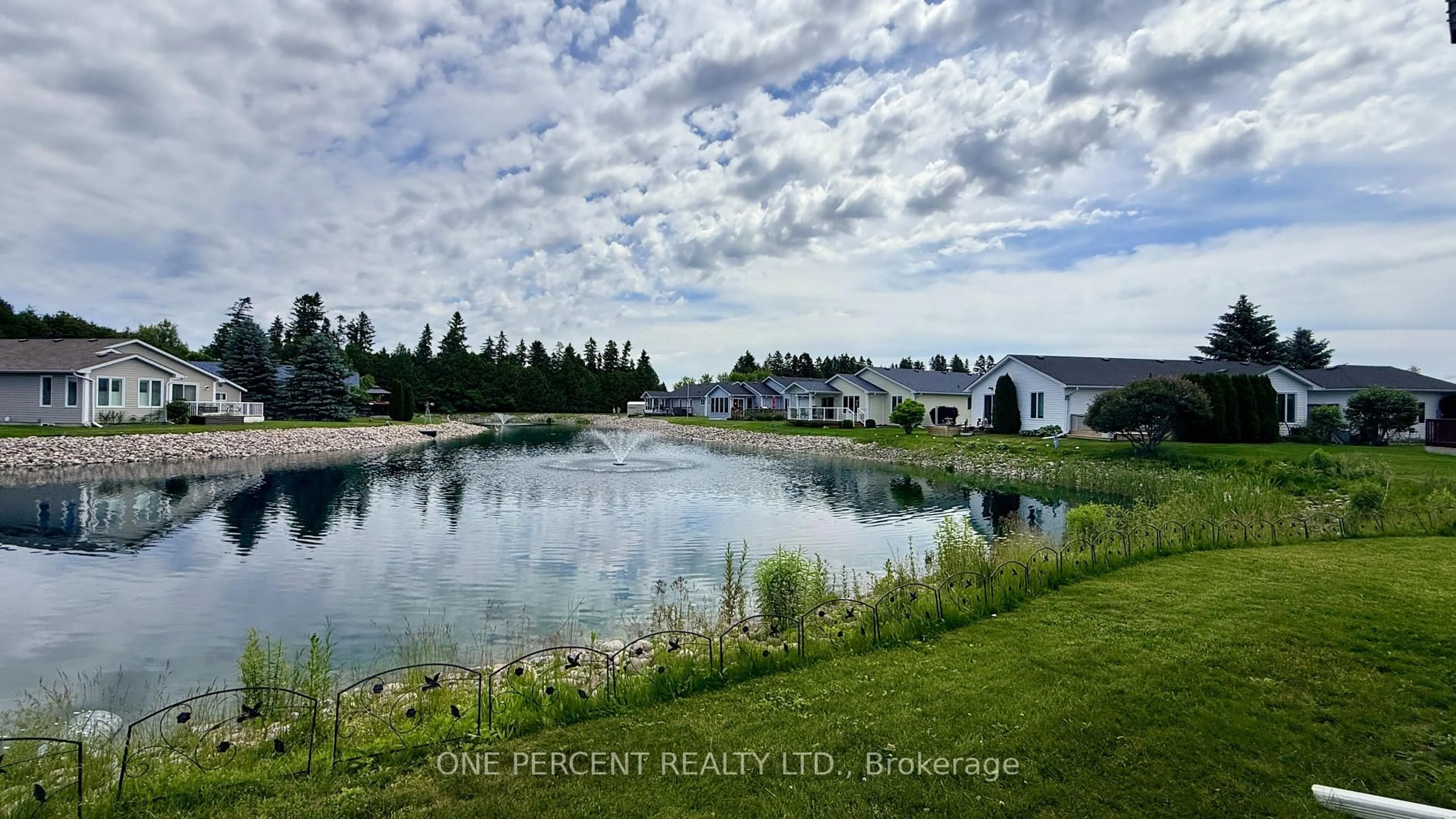 A pic from outside/outdoor area/front of a property/back of a property/a pic from drone, water/lake/river/ocean view for 25 Kentucky Ave, Wasaga Beach Ontario L9Z 3A8