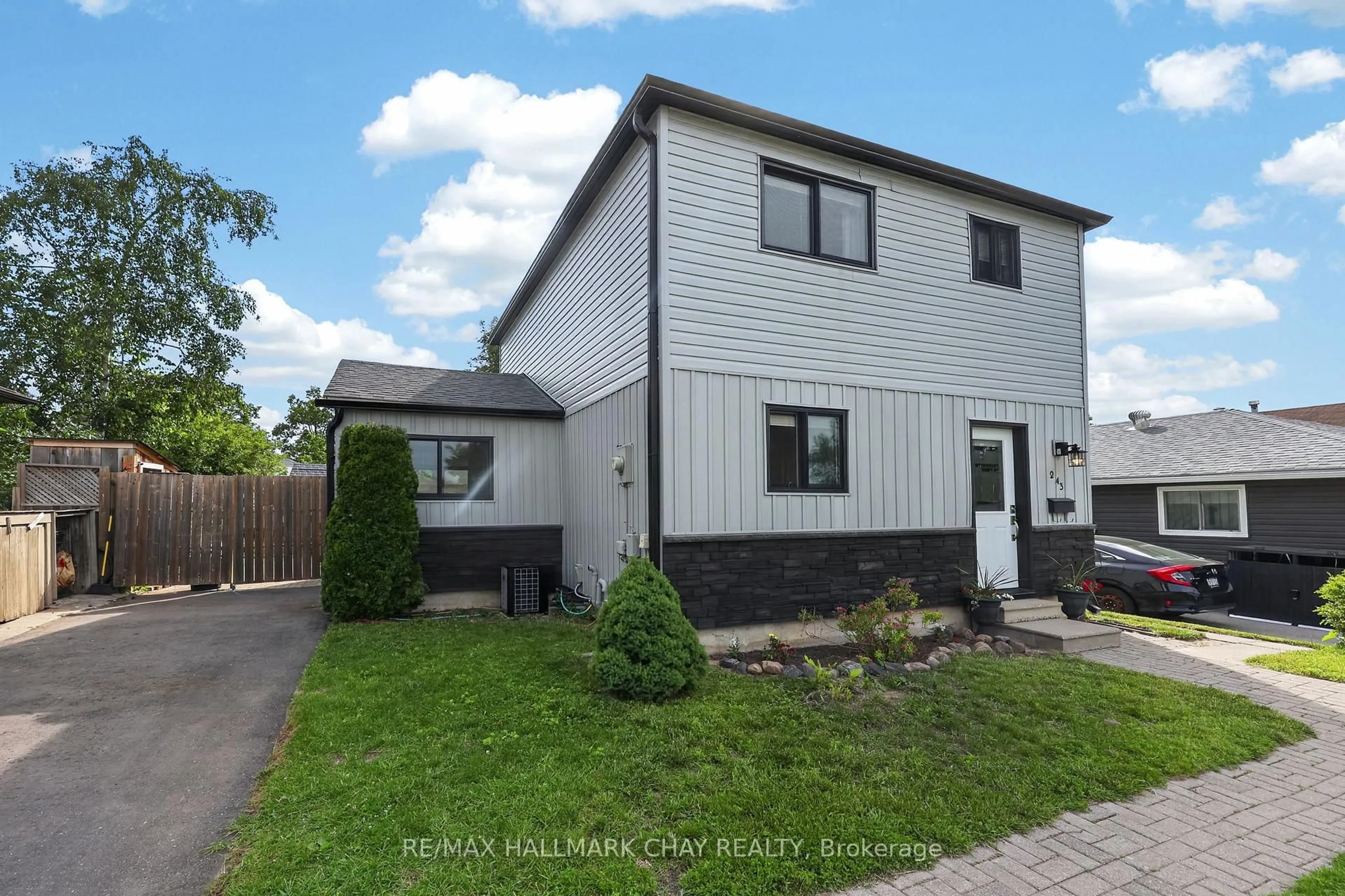 Home with vinyl exterior material, street for 243 Letitia St, Barrie Ontario L4N 4Y7
