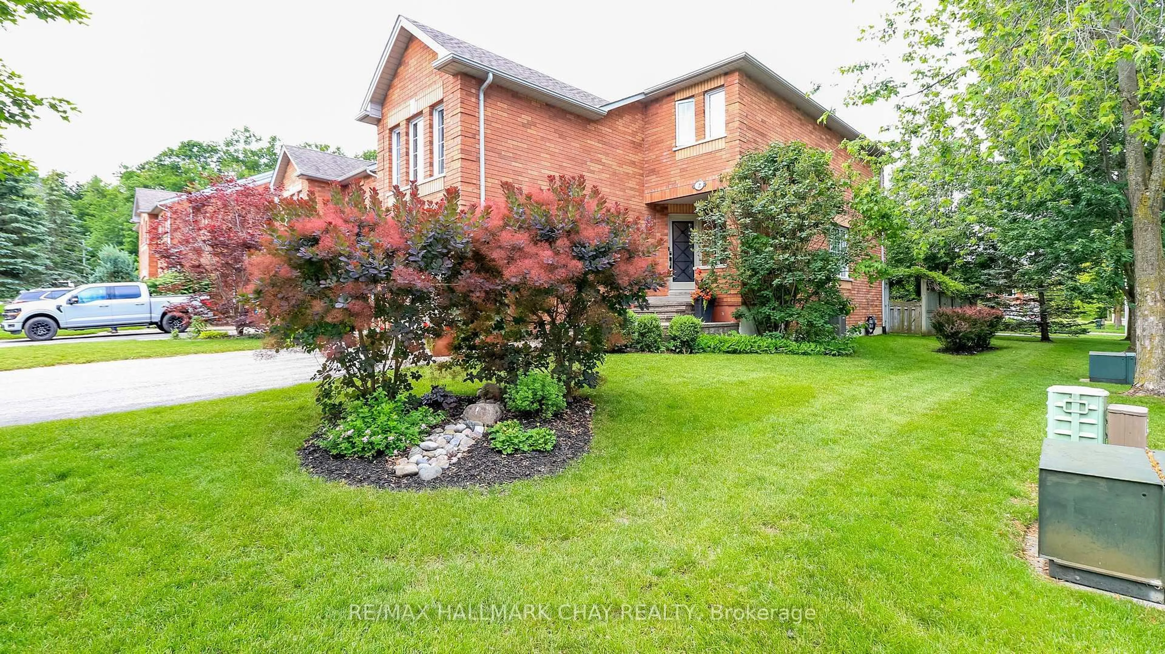 Home with brick exterior material, street for 2 Kelly Pl, Barrie Ontario L4N 8N2