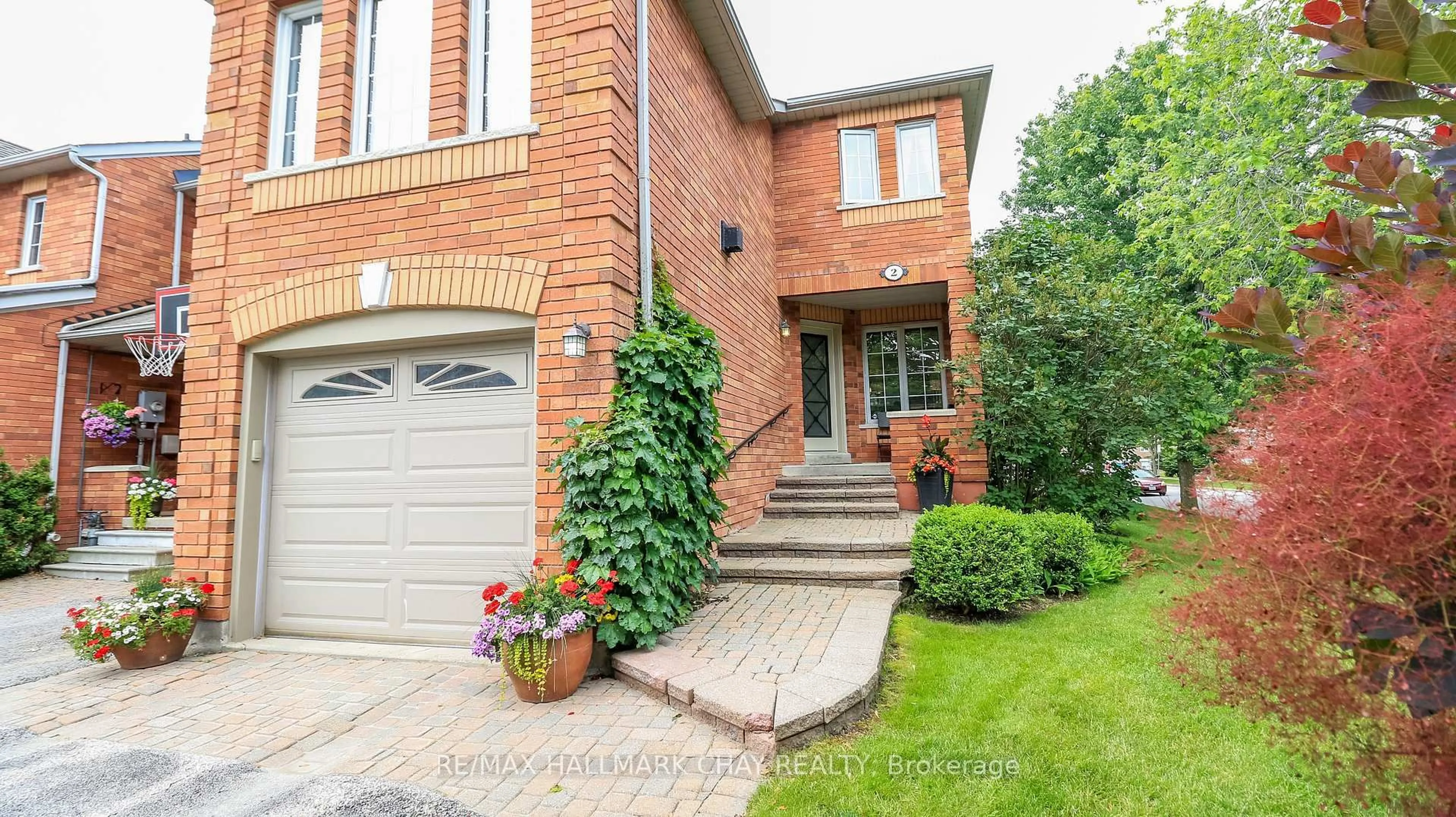 Home with brick exterior material, street for 2 Kelly Pl, Barrie Ontario L4N 8N2