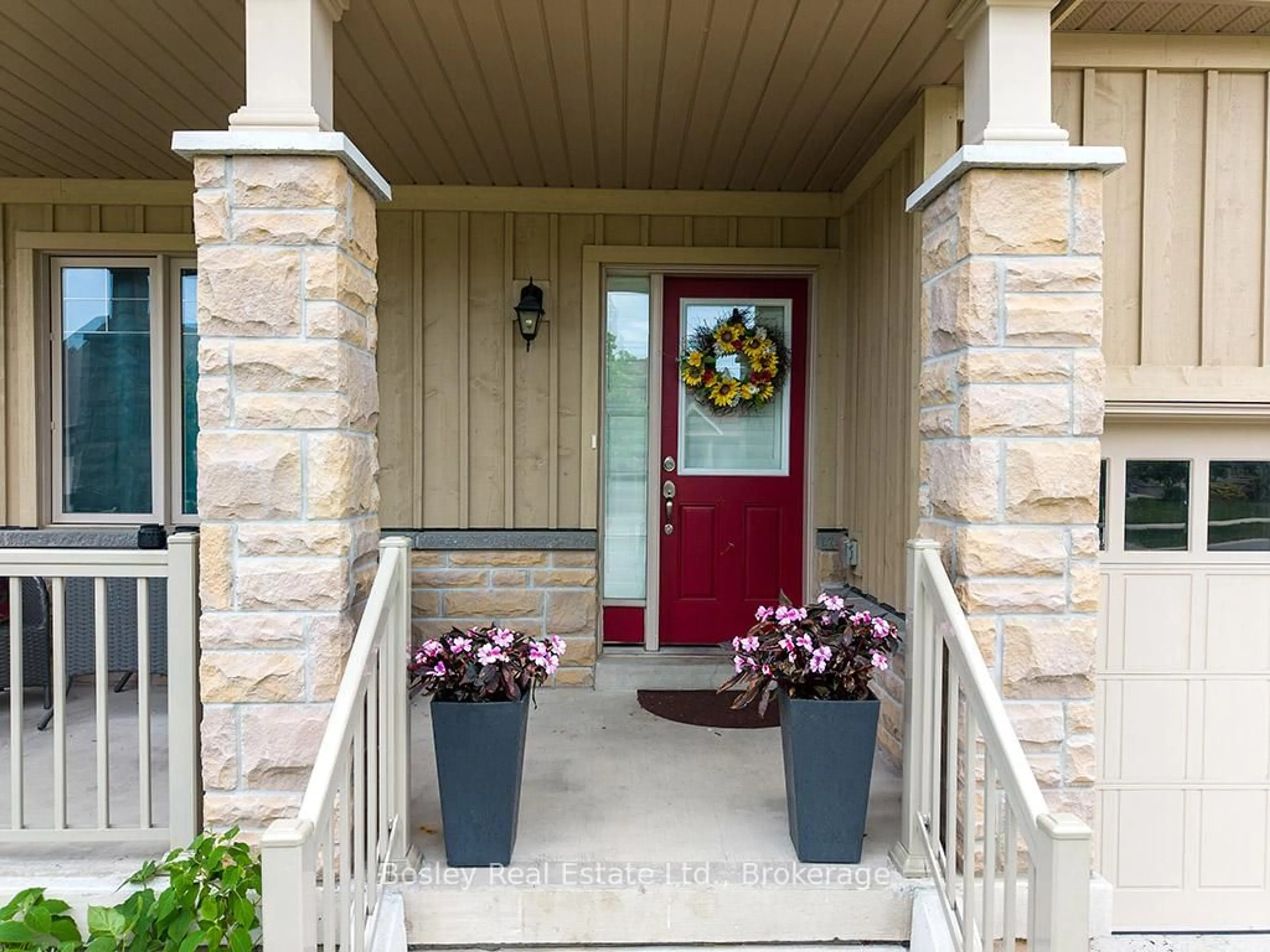 Indoor entryway for 30 Cooper St, Collingwood Ontario L9Y 0W9