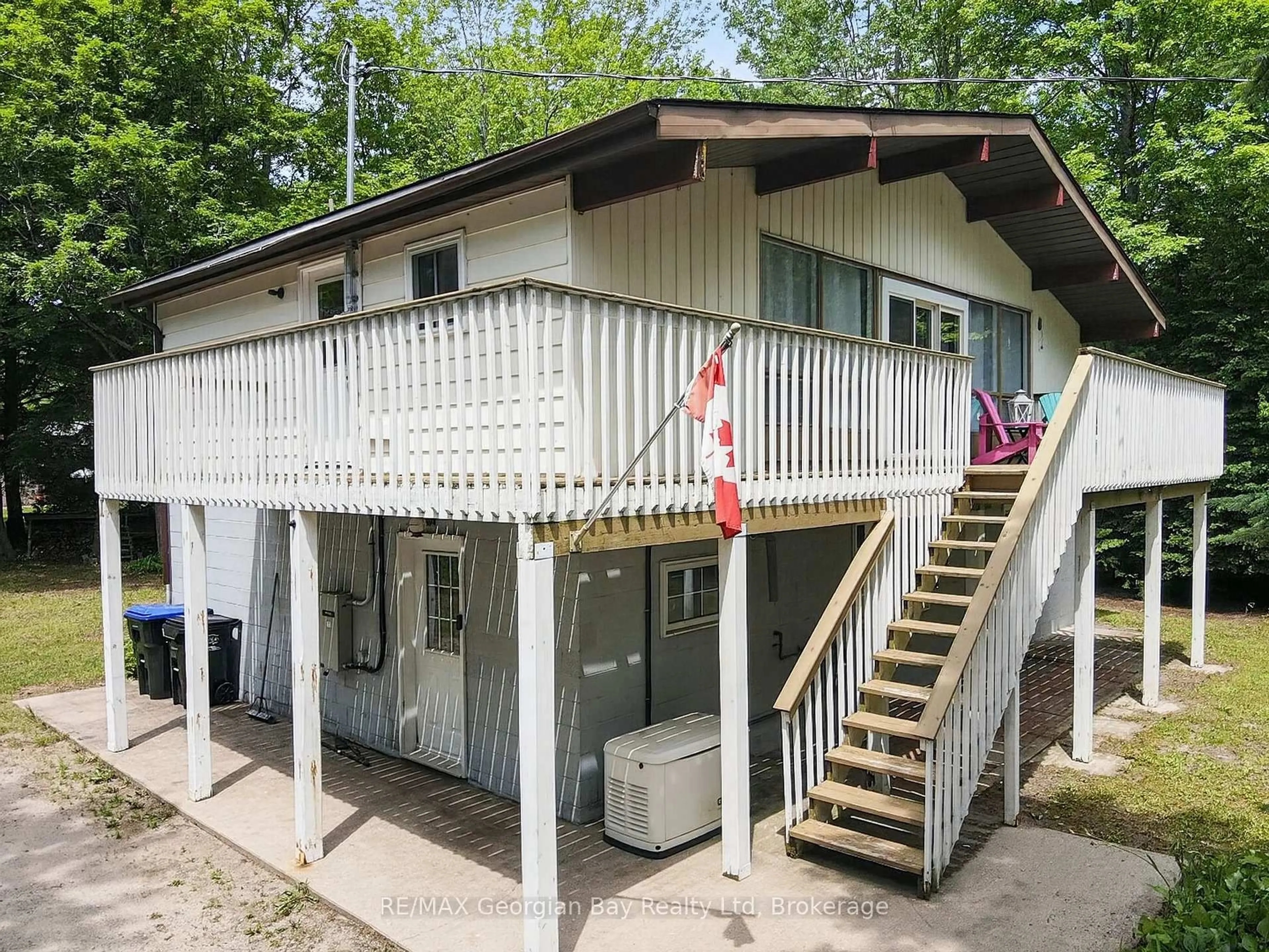 Home with vinyl exterior material, building for 6 Brunelle Rd, Tiny Ontario L9M 0J2