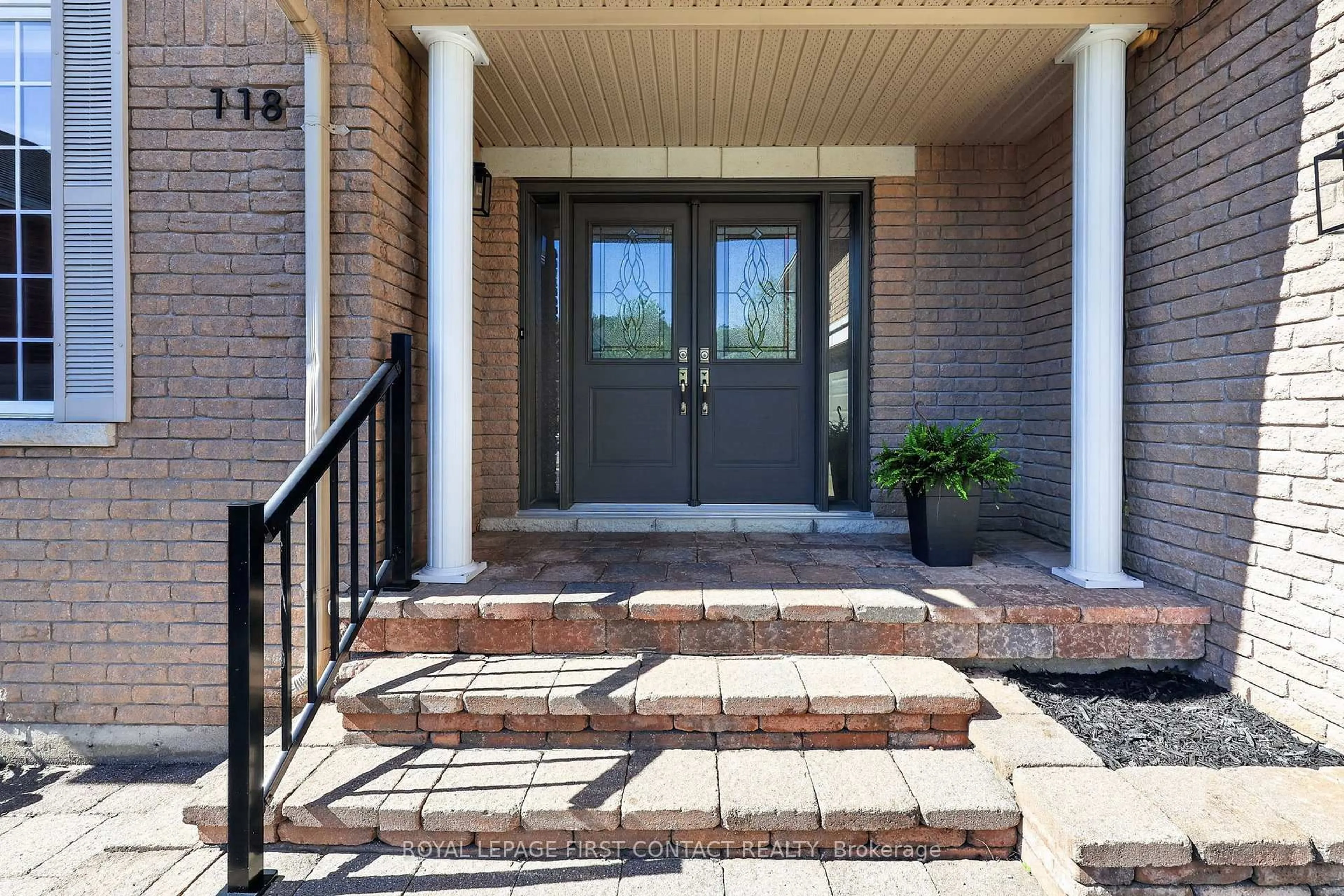 Indoor entryway for 118 Cumming Dr, Barrie Ontario L4N 0C7