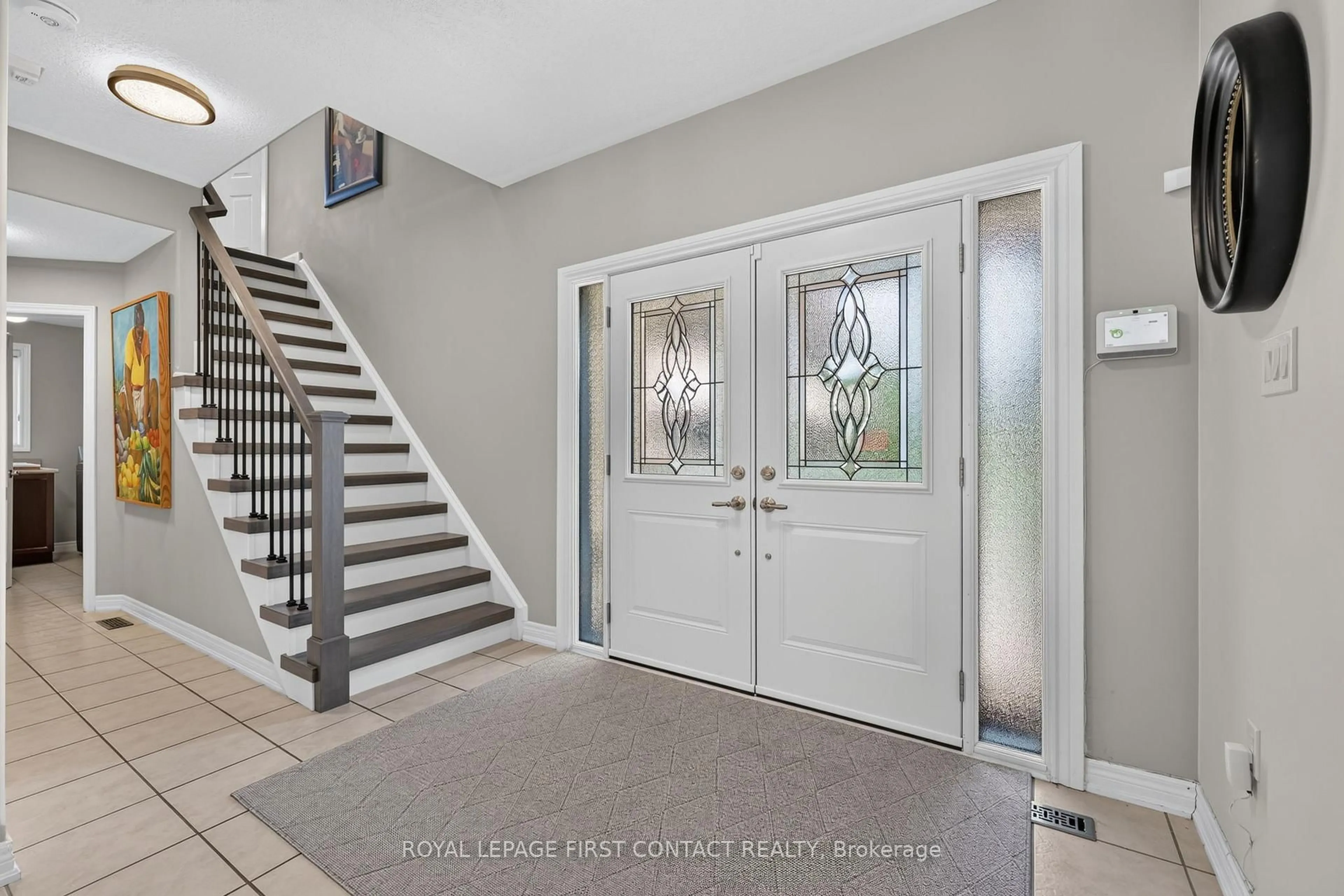 Indoor entryway for 118 Cumming Dr, Barrie Ontario L4N 0C7