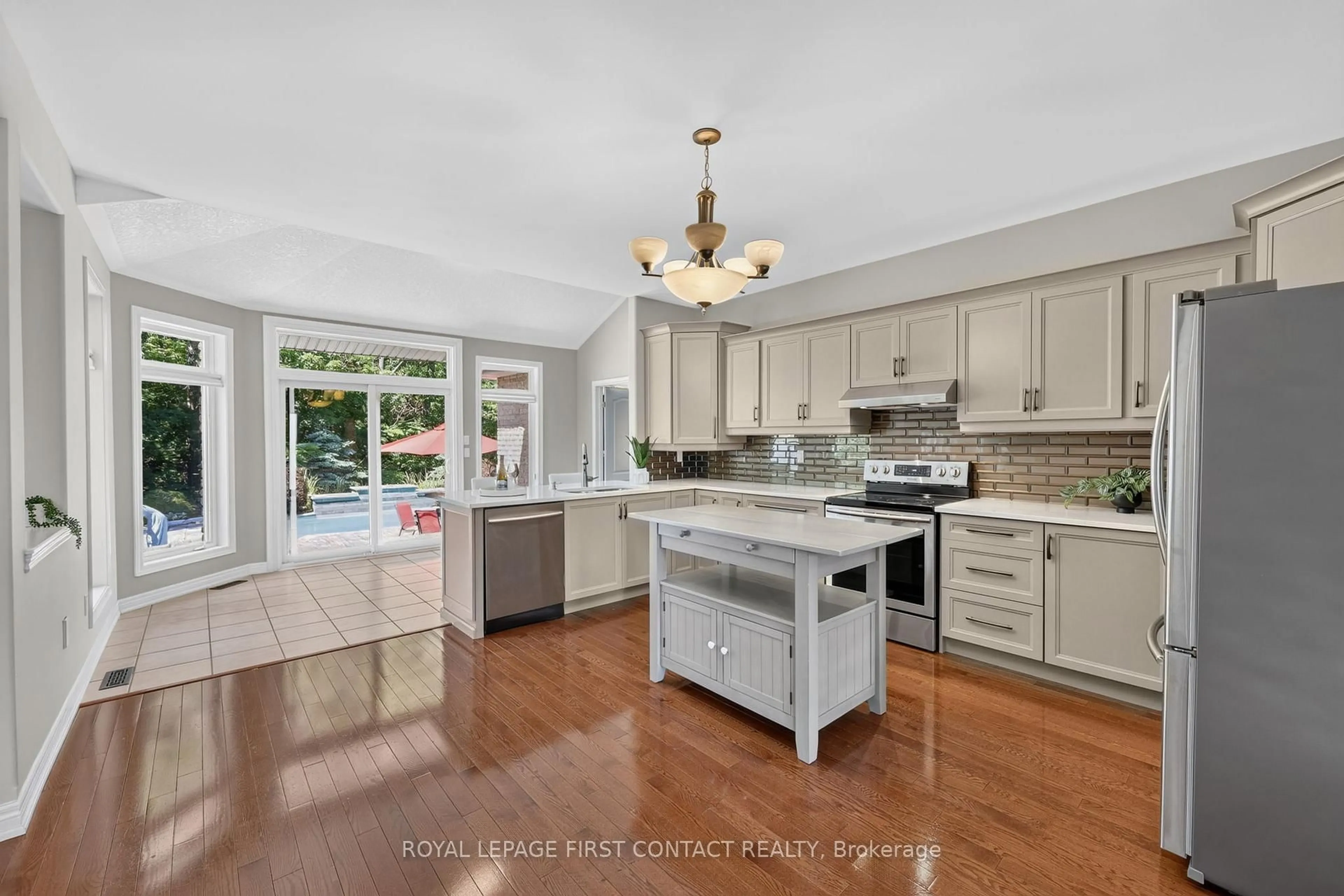 Open concept kitchen, ceramic/tile floor for 118 Cumming Dr, Barrie Ontario L4N 0C7