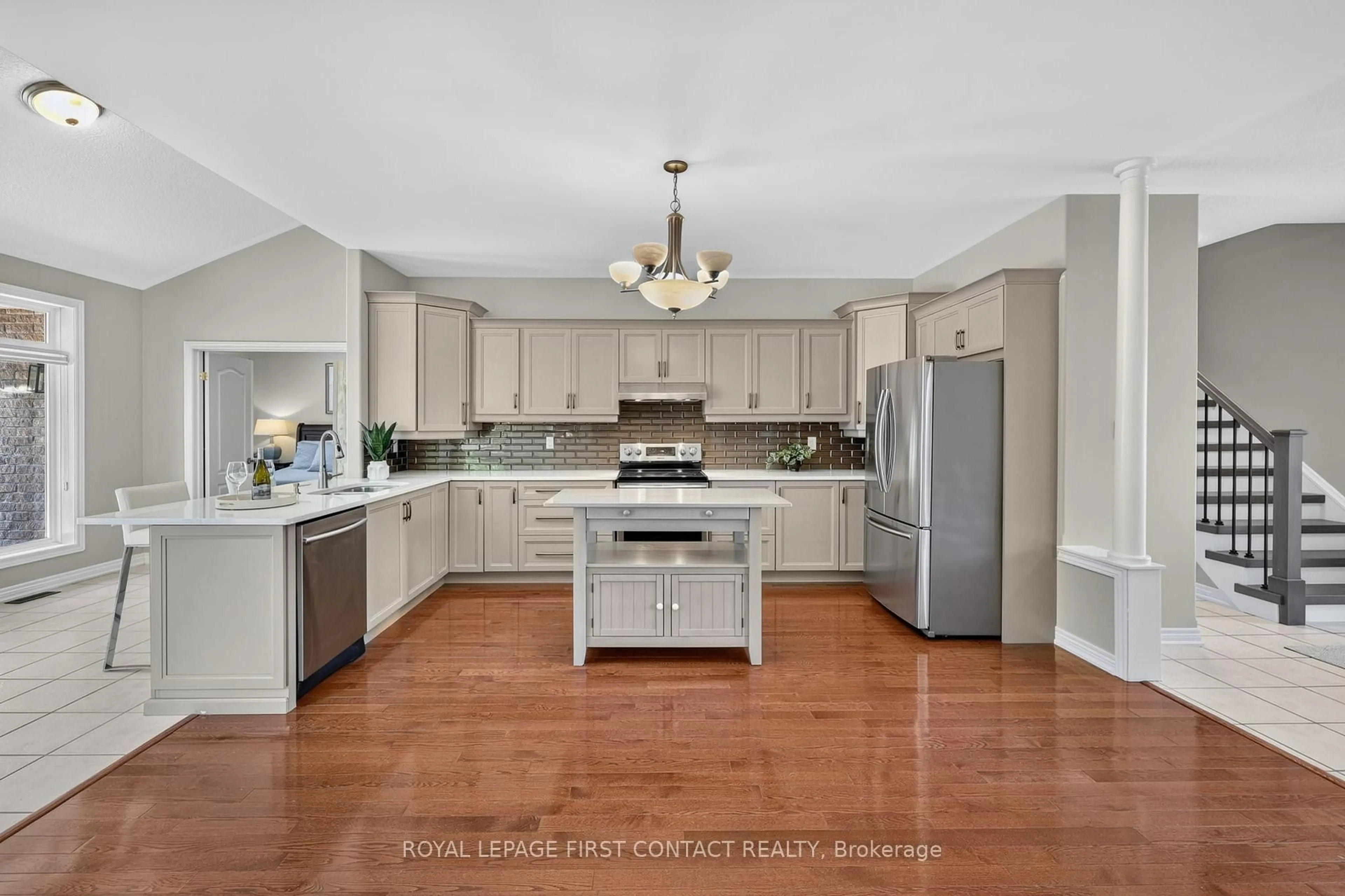 Open concept kitchen, ceramic/tile floor for 118 Cumming Dr, Barrie Ontario L4N 0C7