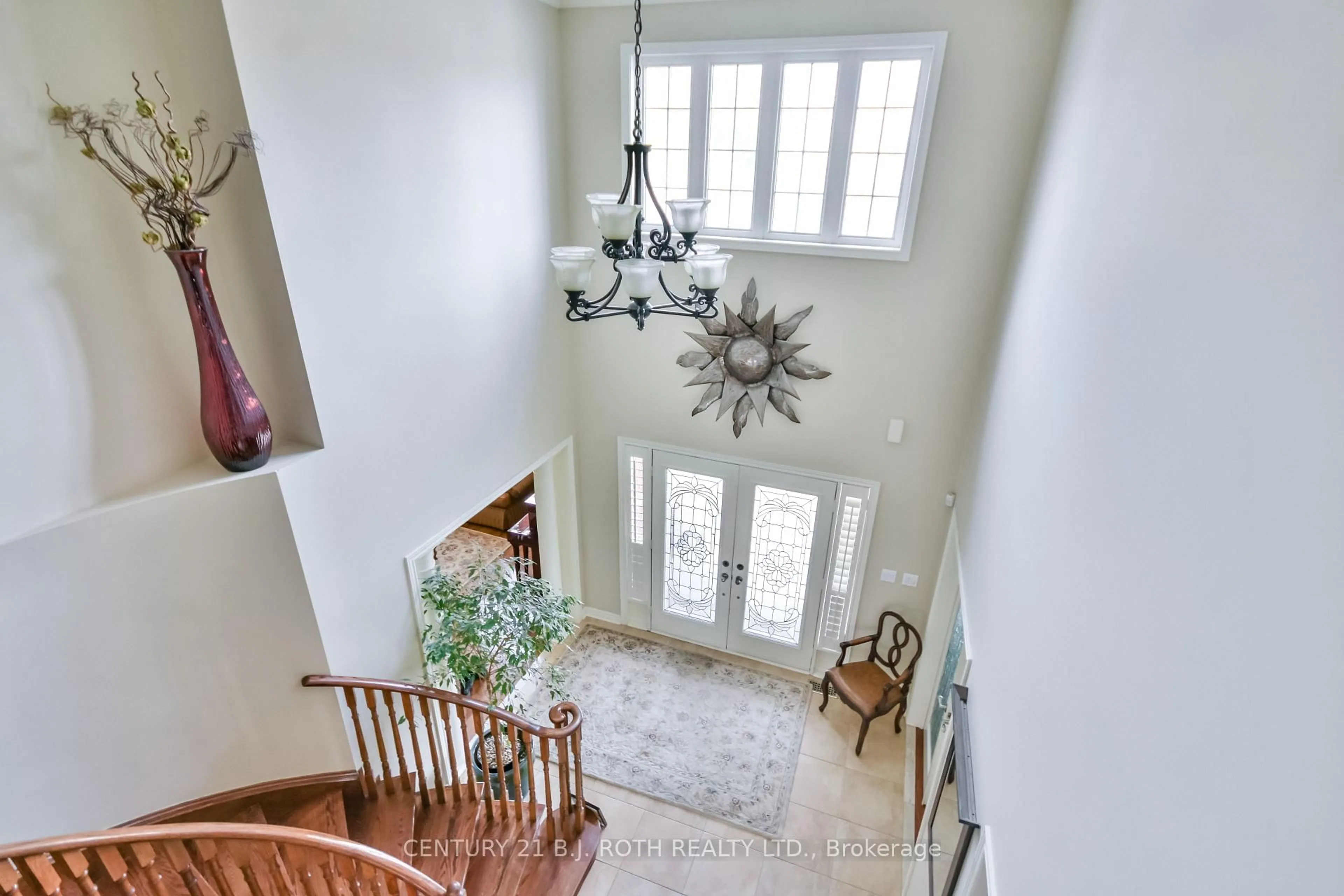 Indoor entryway for 38 Camelot Sq, Barrie Ontario L4M 0C3
