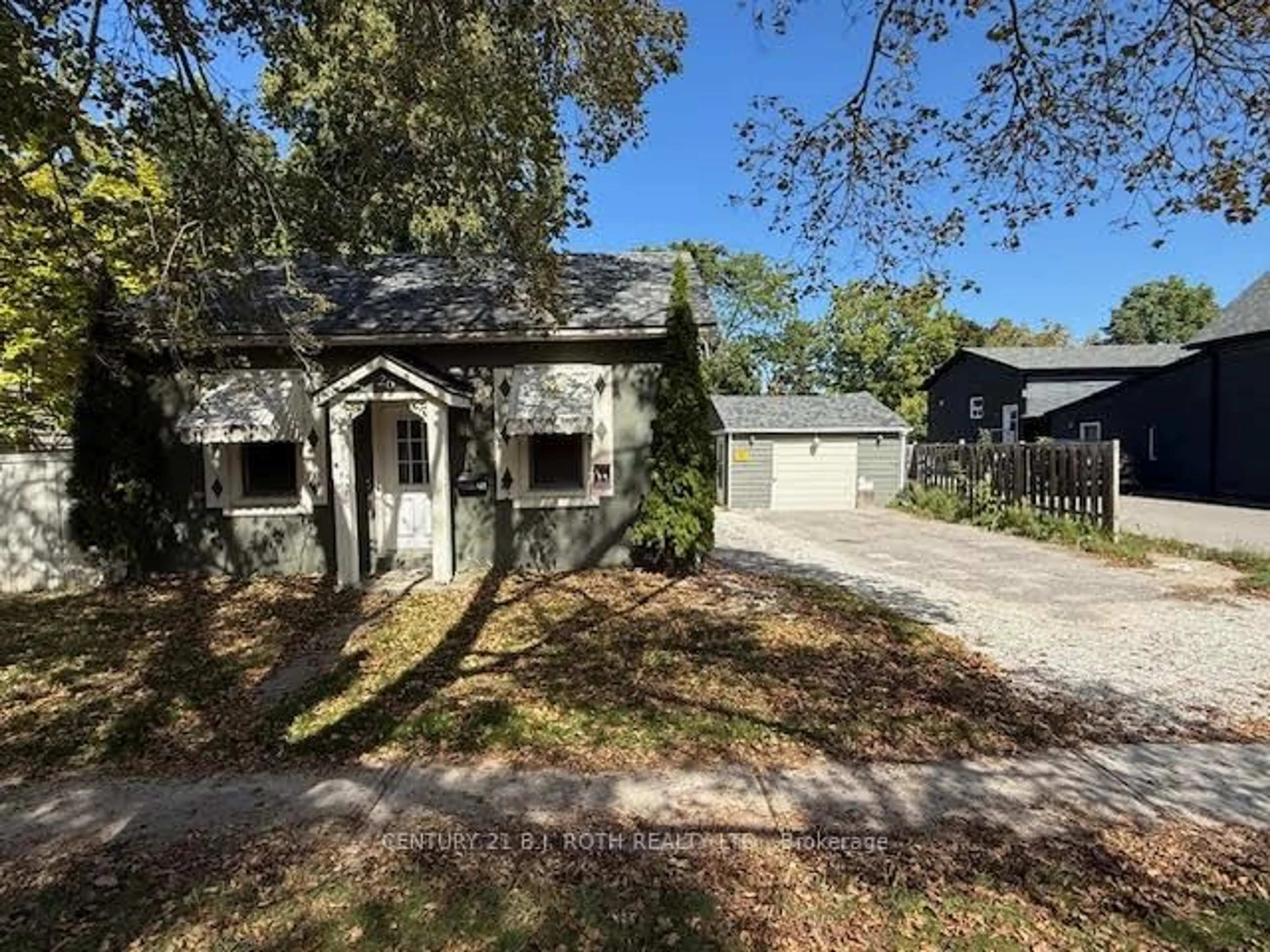 A pic from outside/outdoor area/front of a property/back of a property/a pic from drone, street for 26 Caroline St, Barrie Ontario L4N 2S3