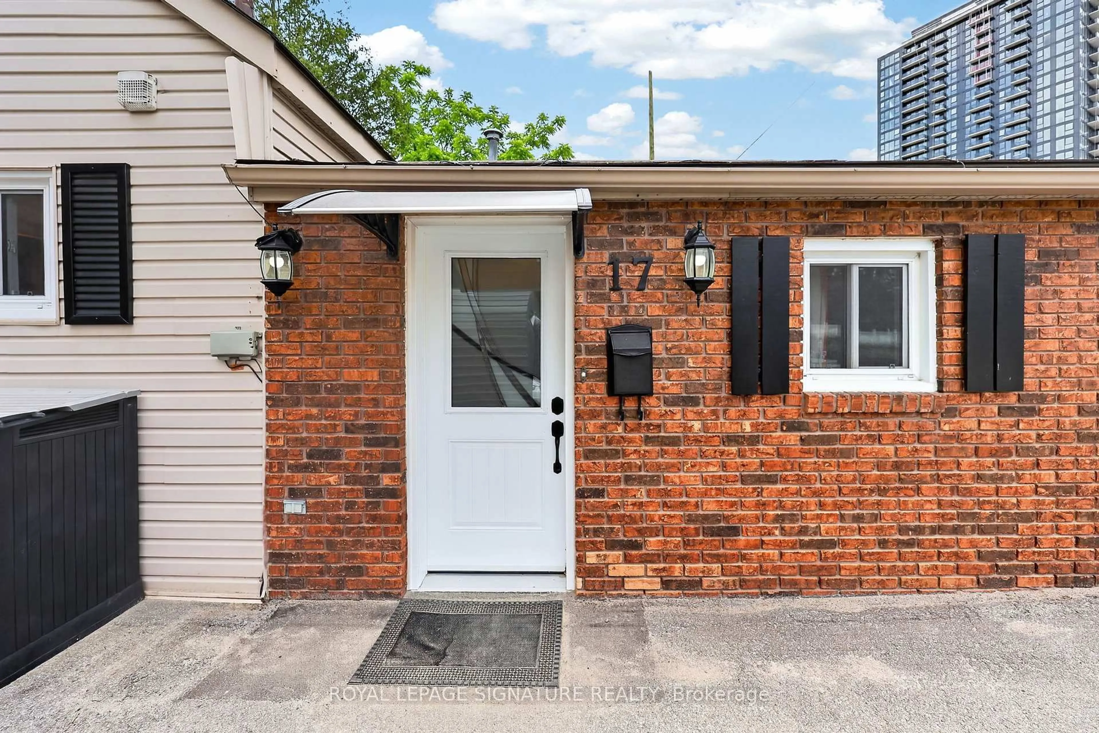 Home with brick exterior material, street for 17 Grove St, Barrie Ontario L4N 1M6